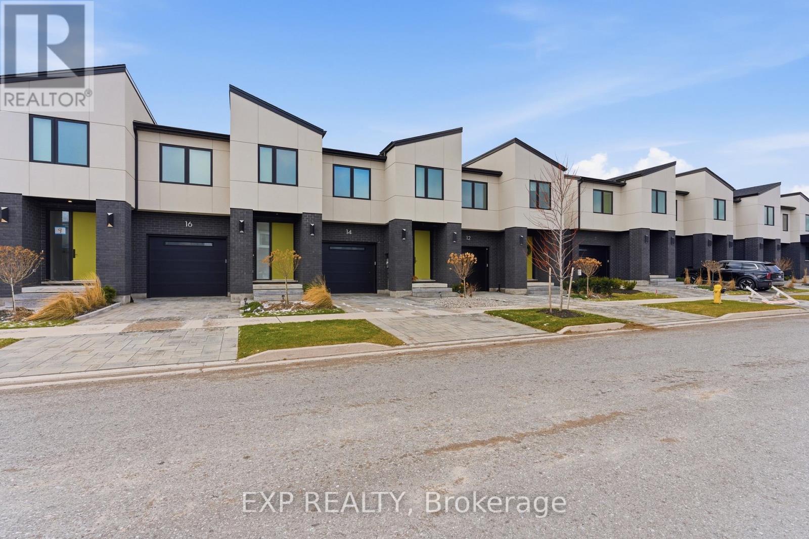 14 Arsenault Crescent, Pelham (Fonthill), Ontario  L0S 1E6 - Photo 3 - X12886360