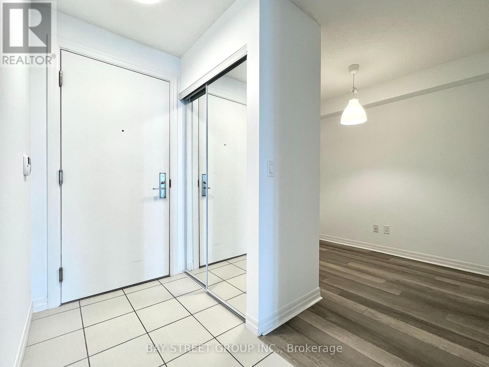 1705 - 275 Yorkland Road, Toronto (Henry Farm), Ontario  M2J 0B4 - Photo 4 - C12886326