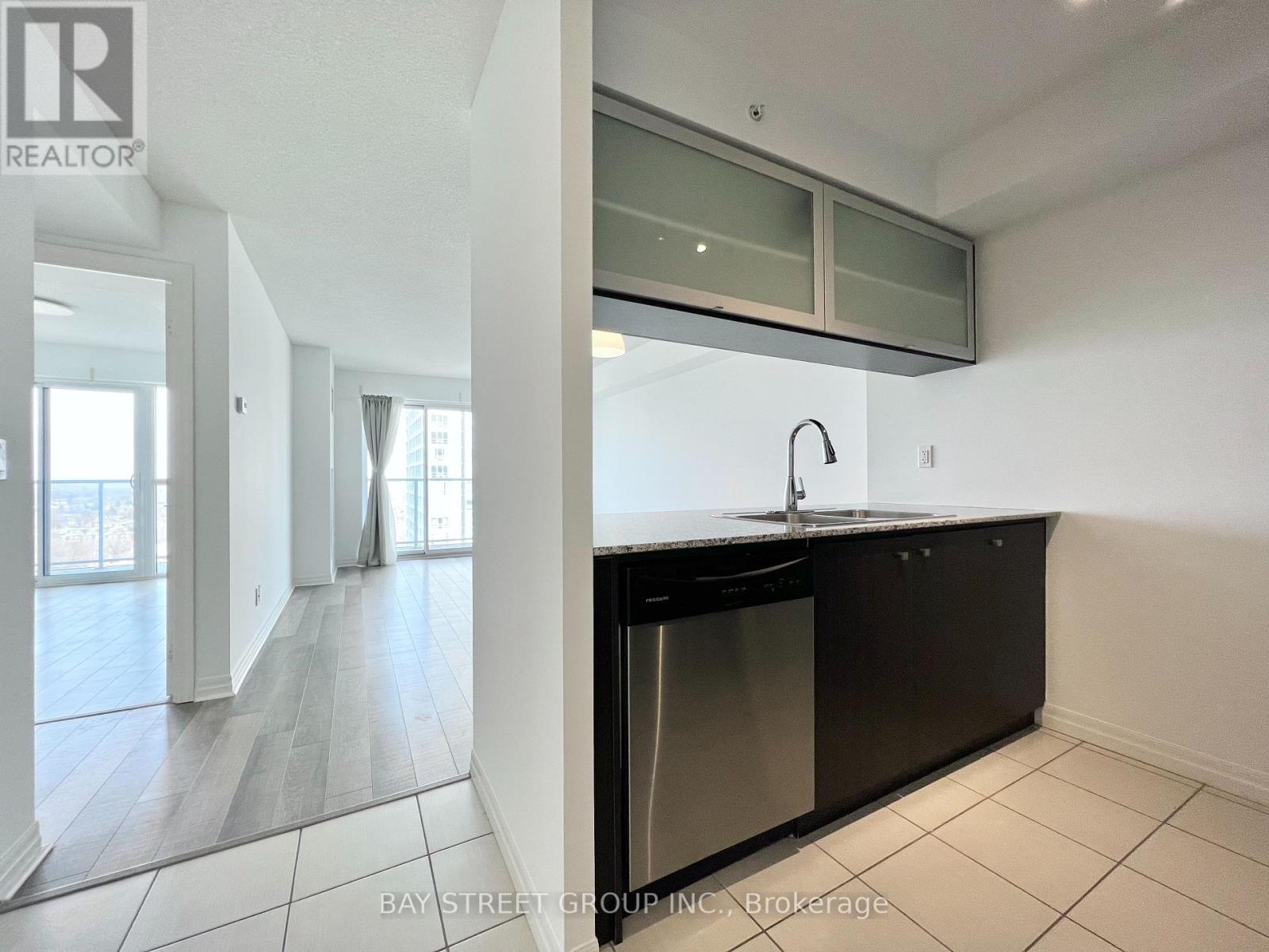 1705 - 275 Yorkland Road, Toronto (Henry Farm), Ontario  M2J 0B4 - Photo 5 - C12886326