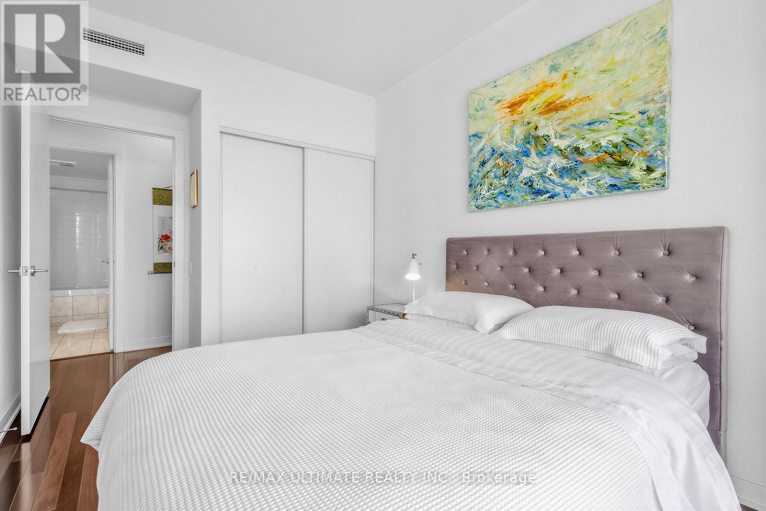 3206 - 33 Charles Street E, Toronto, Ontario  M4Y 0A2 - Photo 18 - C12886356