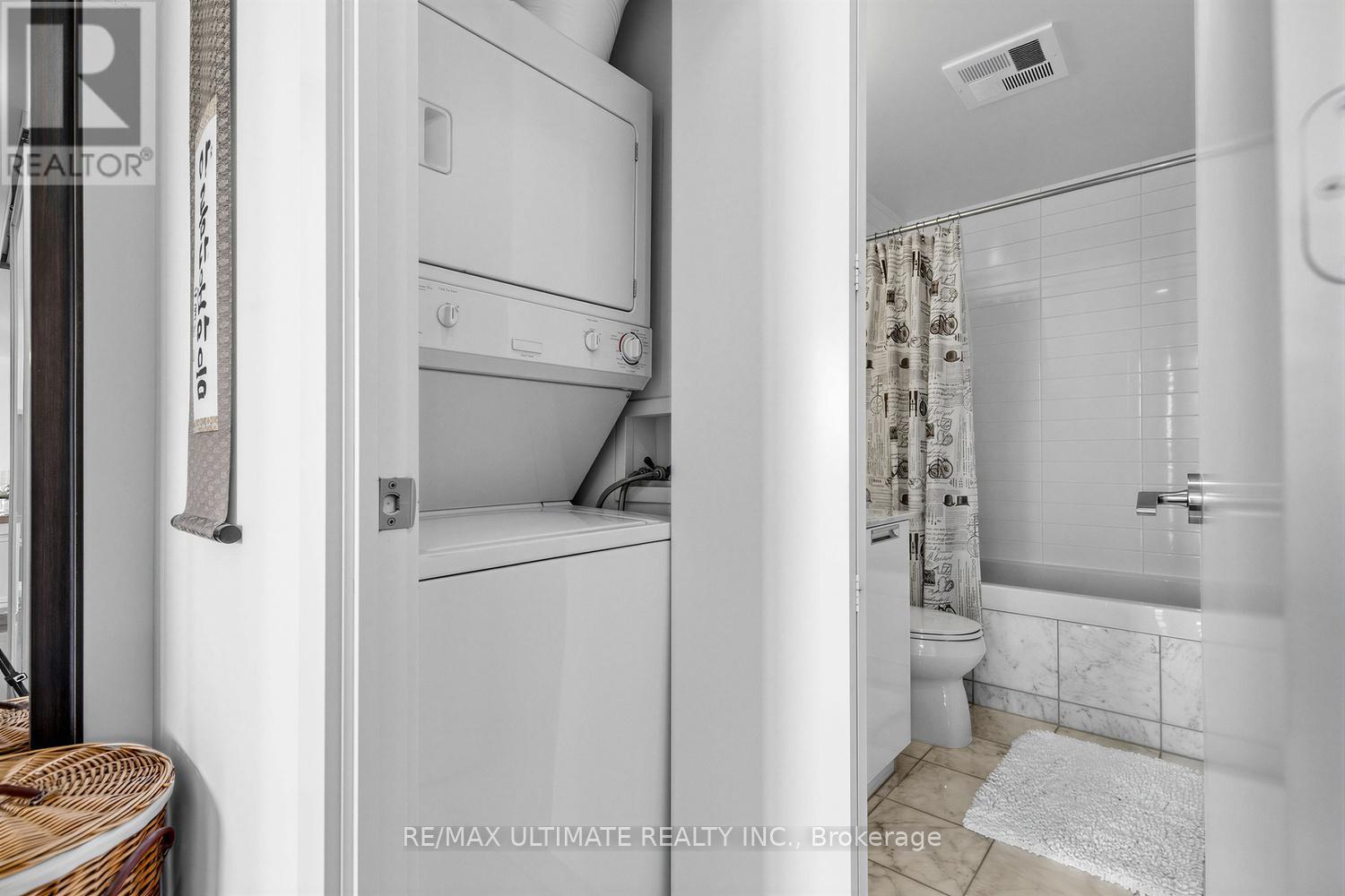 3206 - 33 Charles Street E, Toronto, Ontario  M4Y 0A2 - Photo 19 - C12886356