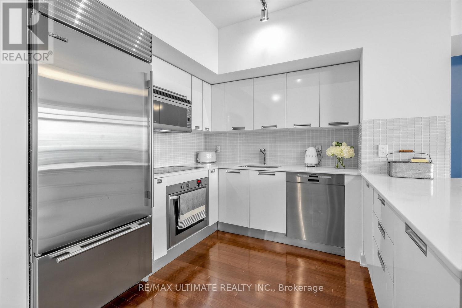 3206 - 33 Charles Street E, Toronto, Ontario  M4Y 0A2 - Photo 4 - C12886356