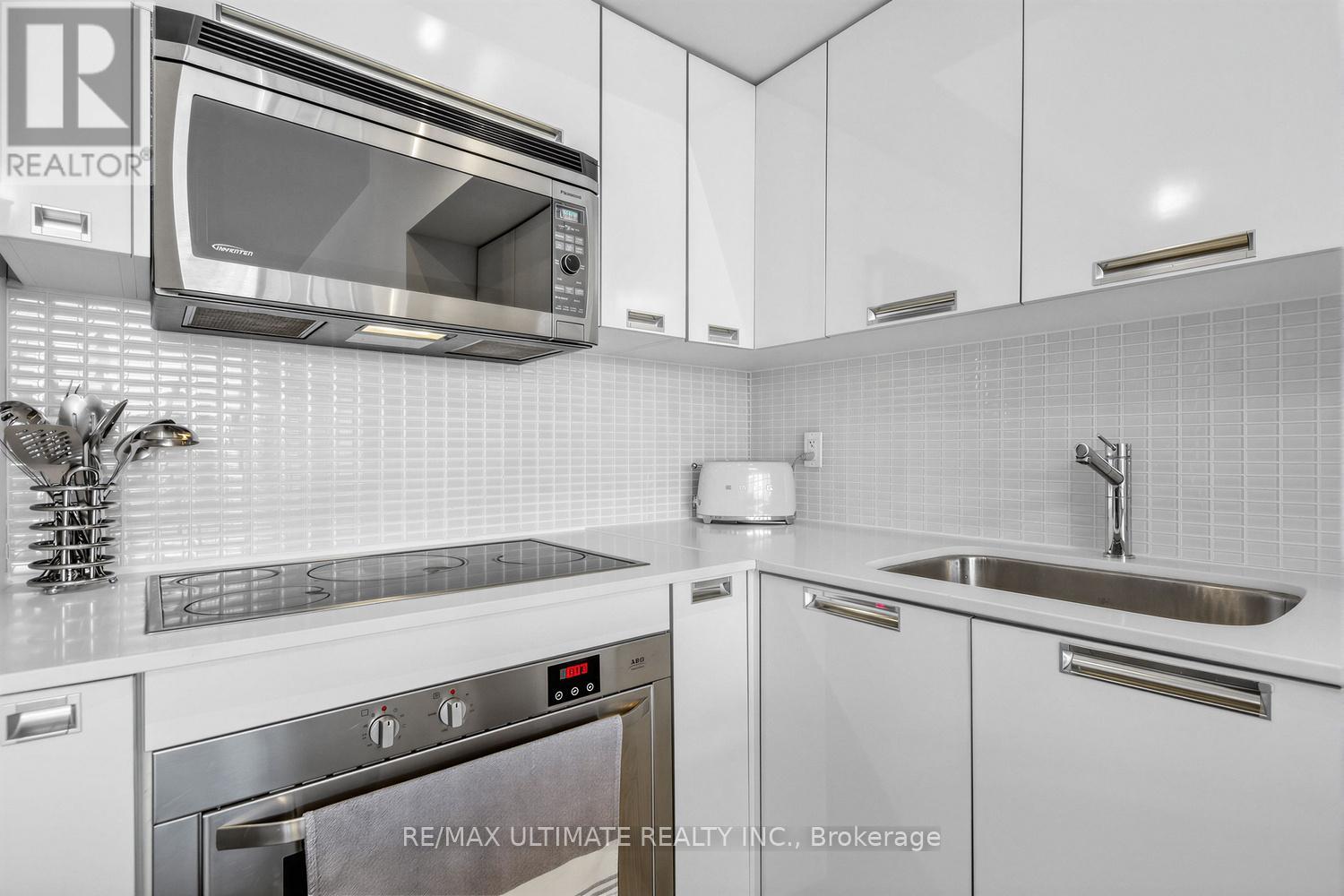 3206 - 33 Charles Street E, Toronto, Ontario  M4Y 0A2 - Photo 5 - C12886356