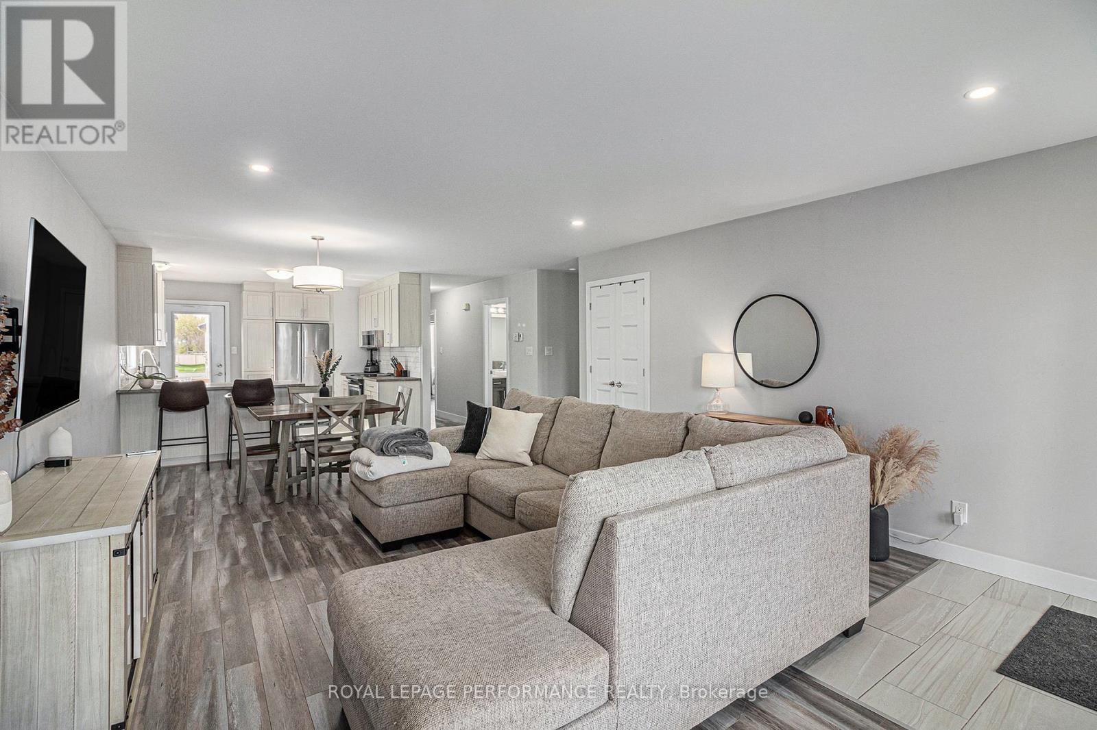 8 Brittany Street, North Stormont, Ontario  K0A 1R0 - Photo 5 - X12886190