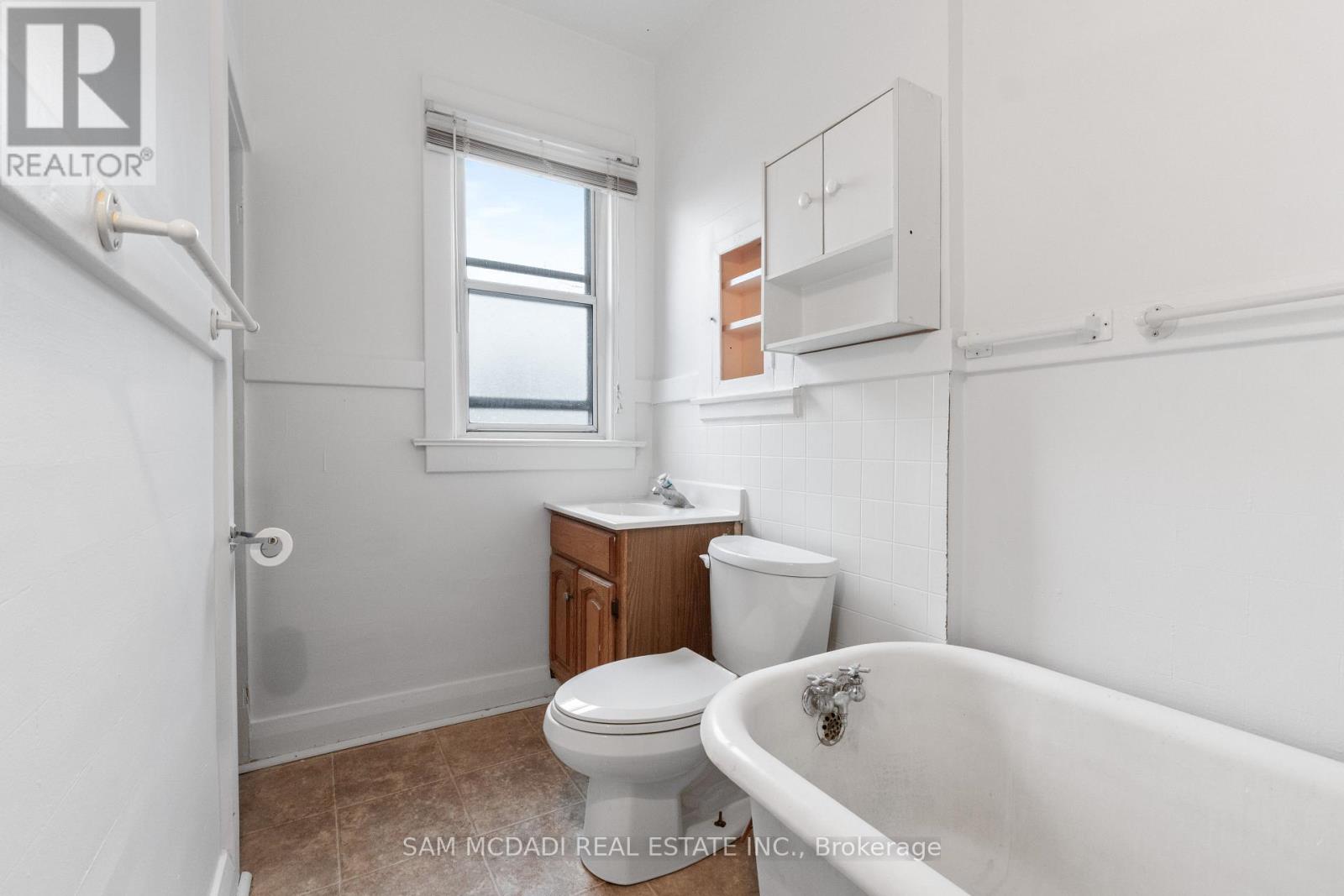 259 Milverton Boulevard, Toronto, Ontario  M4J 1V6 - Photo 13 - E12886226