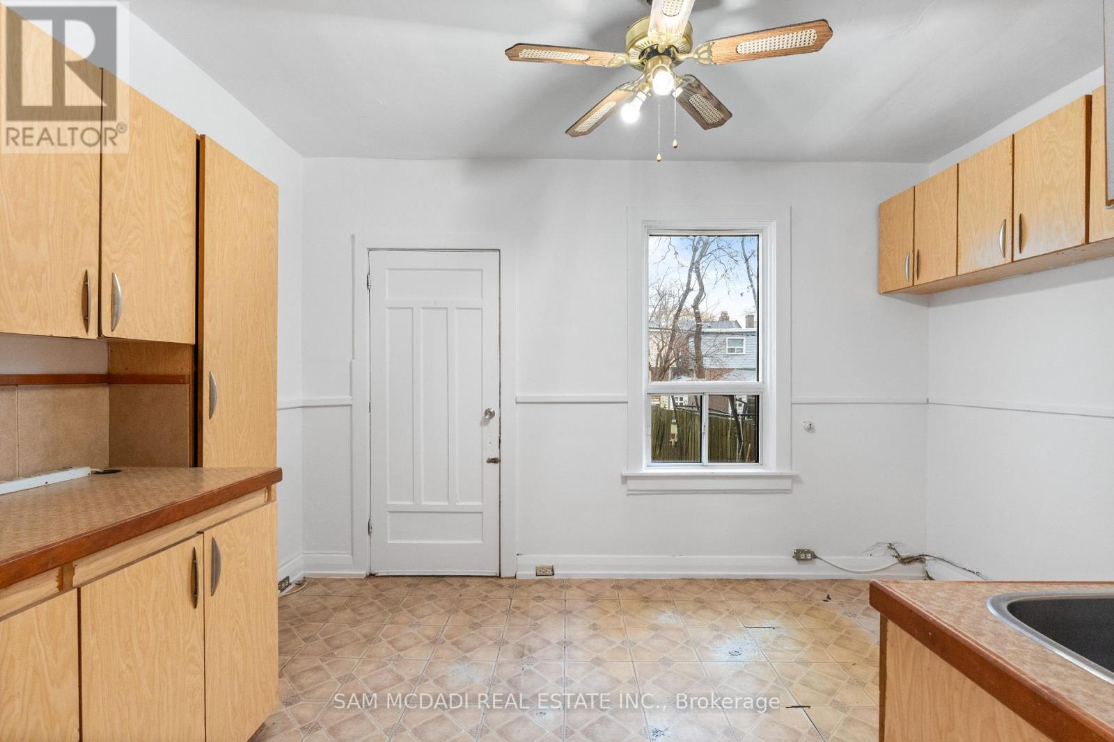 259 Milverton Boulevard, Toronto, Ontario  M4J 1V6 - Photo 3 - E12886226