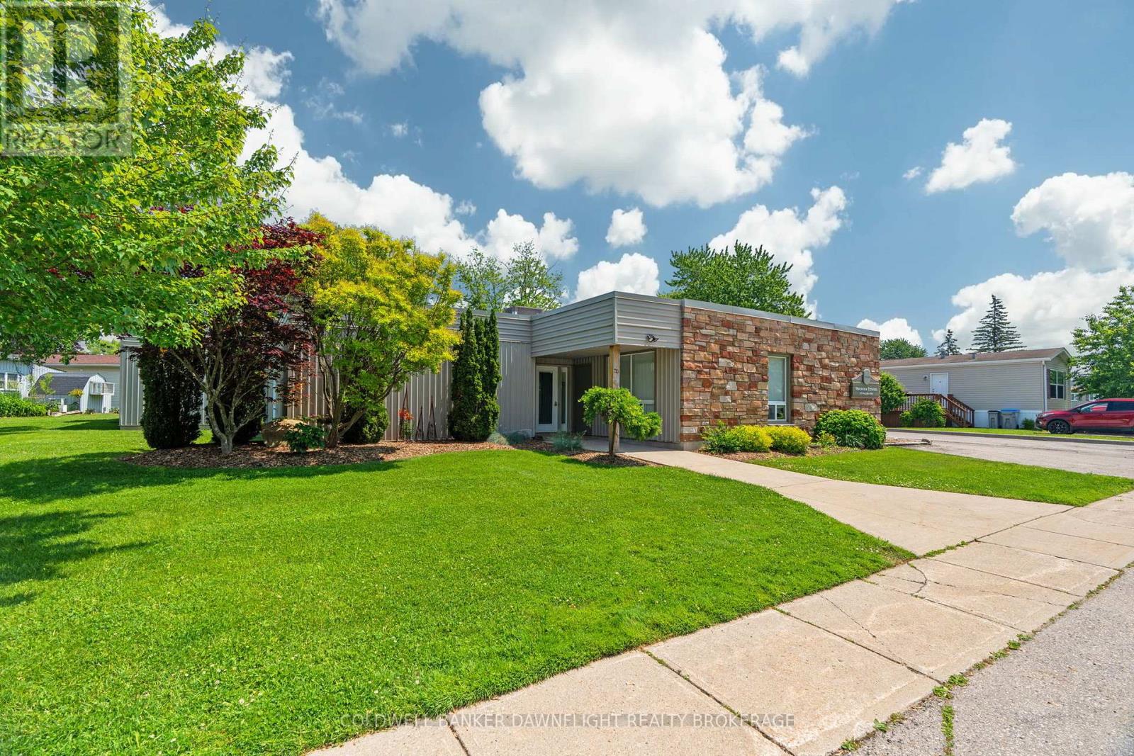 18 Devon Drive, South Huron, Ontario  N0M 1S3 - Photo 35 - X12885916