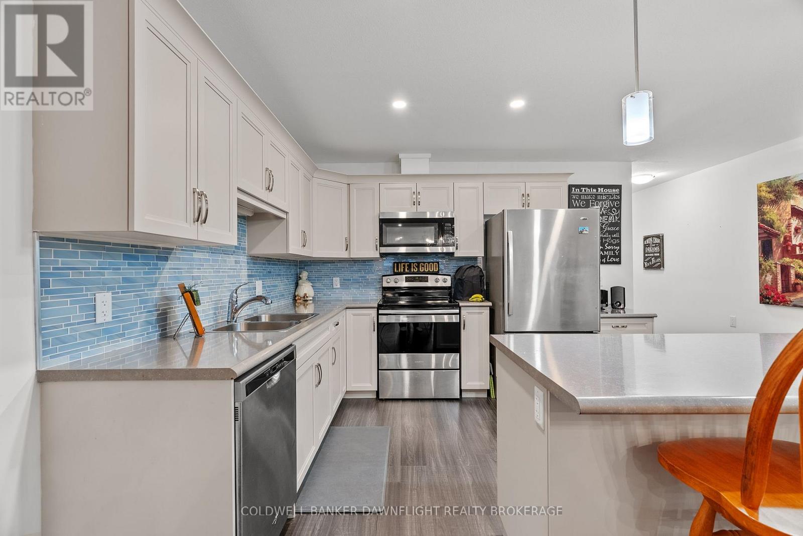 18 Devon Drive, South Huron, Ontario  N0M 1S3 - Photo 9 - X12885916