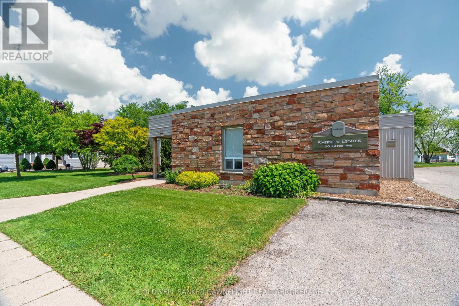 18 Devon Drive, South Huron, Ontario  N0M 1S3 - Photo 36 - X12885916