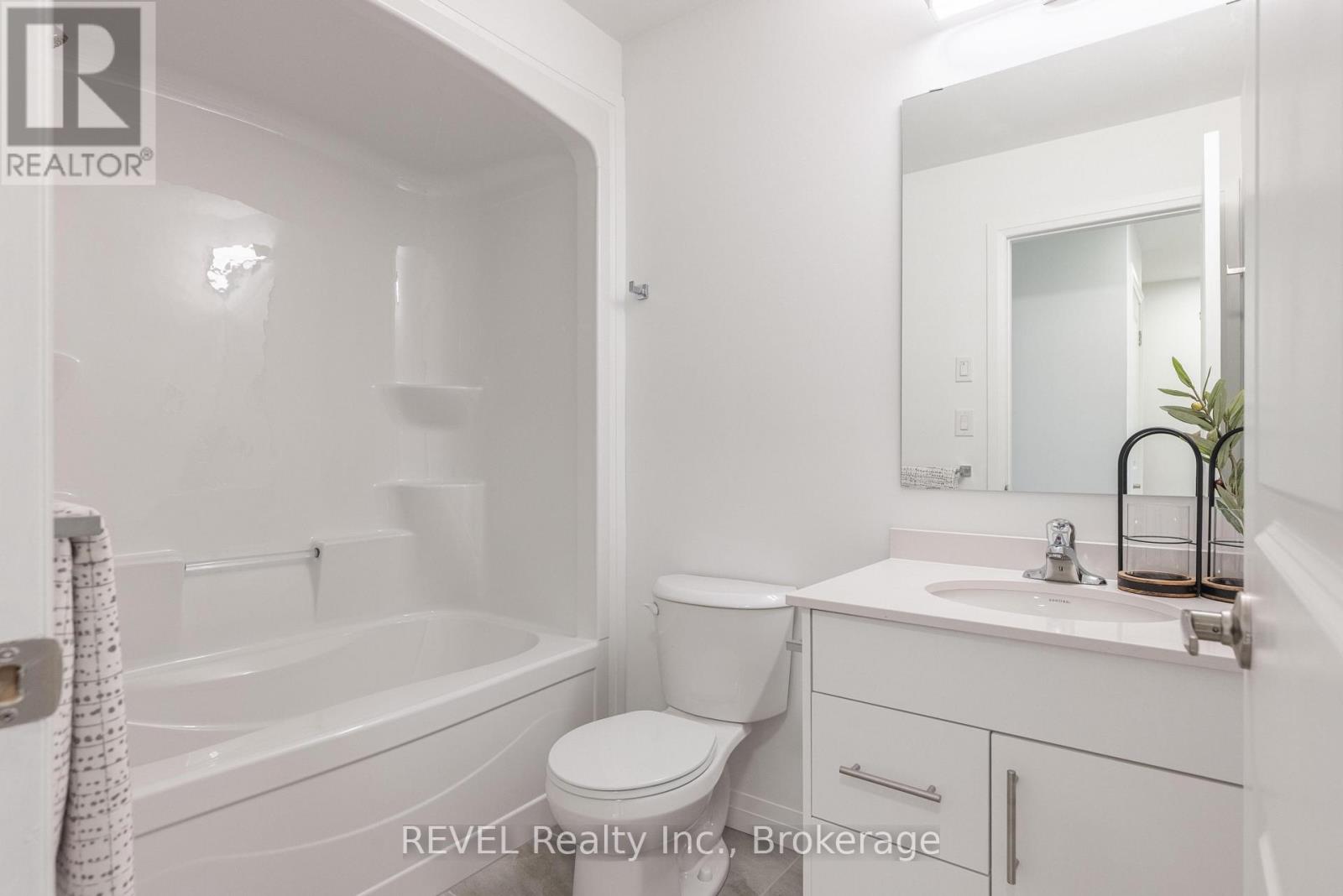 34 - 35 Southworth Street N, Welland (Lincoln/crowland), Ontario  L3B 1X8 - Photo 10 - X12728790