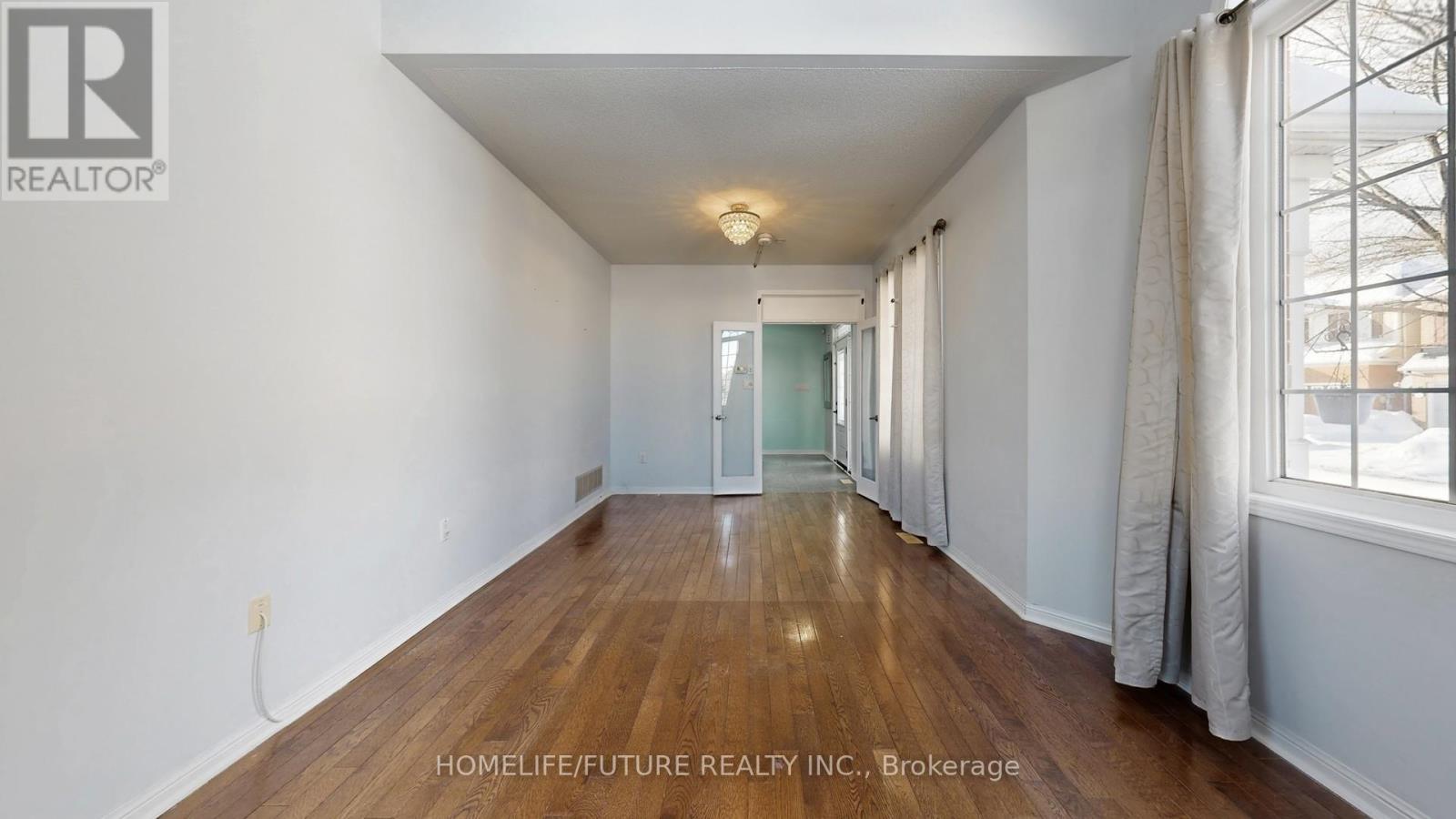 107 Gladys Clarkson Drive, Whitchurch-Stouffville (Stouffville), Ontario  L4A 0R3 - Photo 10 - N12886222