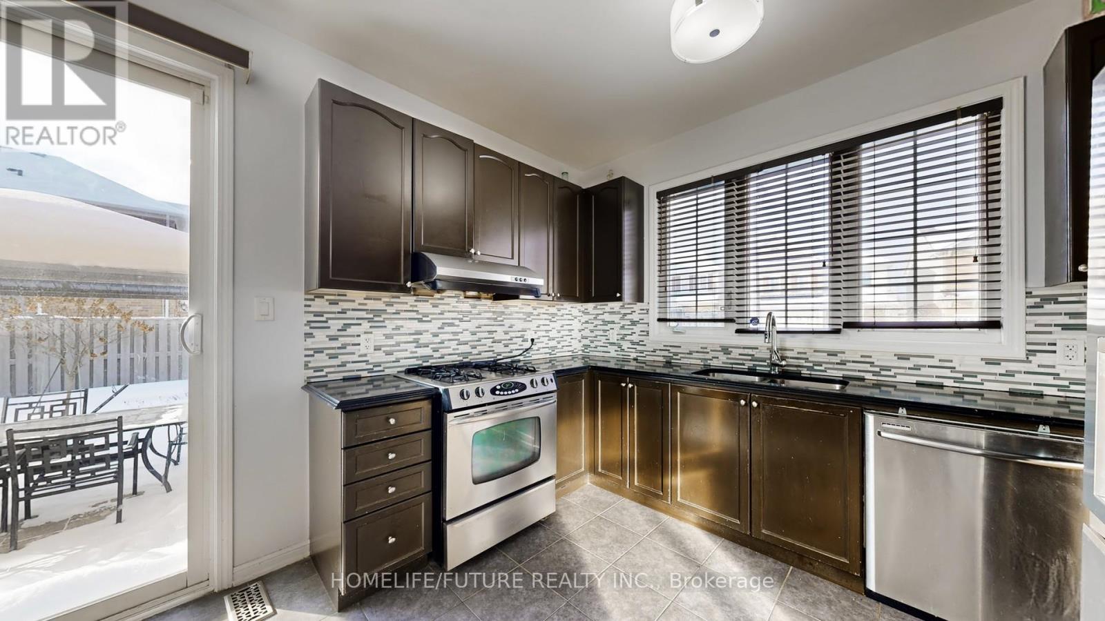 107 Gladys Clarkson Drive, Whitchurch-Stouffville (Stouffville), Ontario  L4A 0R3 - Photo 15 - N12886222