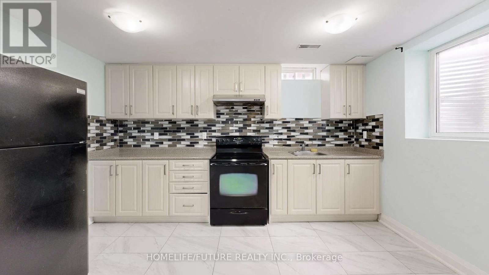 107 Gladys Clarkson Drive, Whitchurch-Stouffville (Stouffville), Ontario  L4A 0R3 - Photo 36 - N12886222