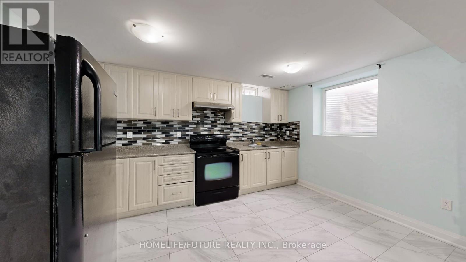 107 Gladys Clarkson Drive, Whitchurch-Stouffville (Stouffville), Ontario  L4A 0R3 - Photo 38 - N12886222