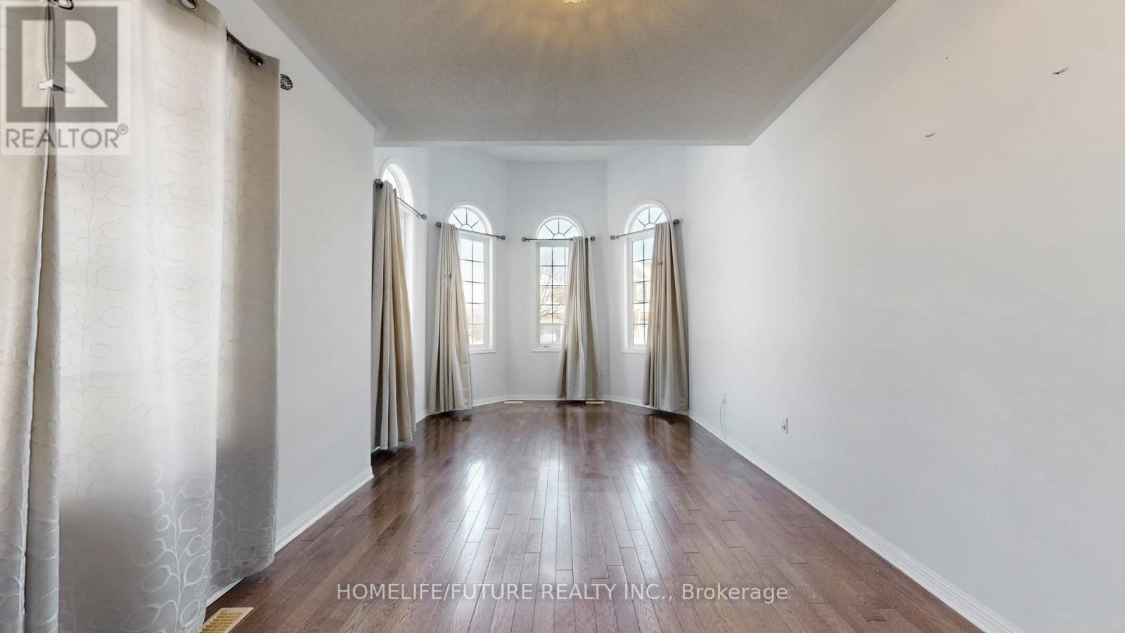 107 Gladys Clarkson Drive, Whitchurch-Stouffville (Stouffville), Ontario  L4A 0R3 - Photo 7 - N12886222