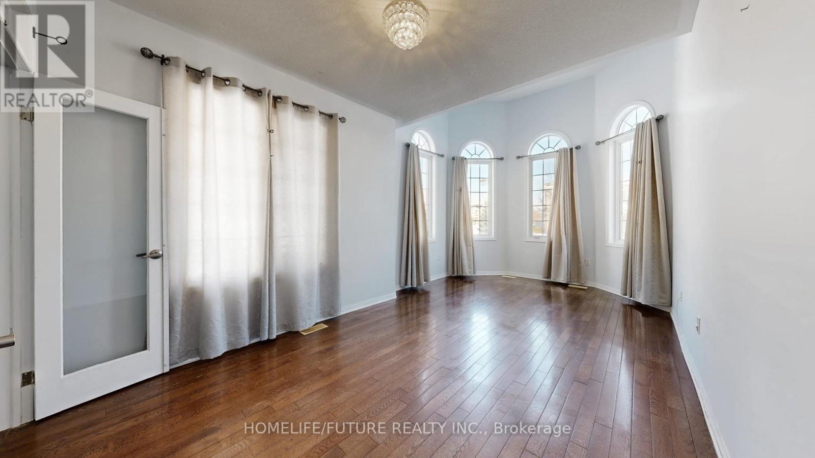 107 Gladys Clarkson Drive, Whitchurch-Stouffville (Stouffville), Ontario  L4A 0R3 - Photo 8 - N12886222