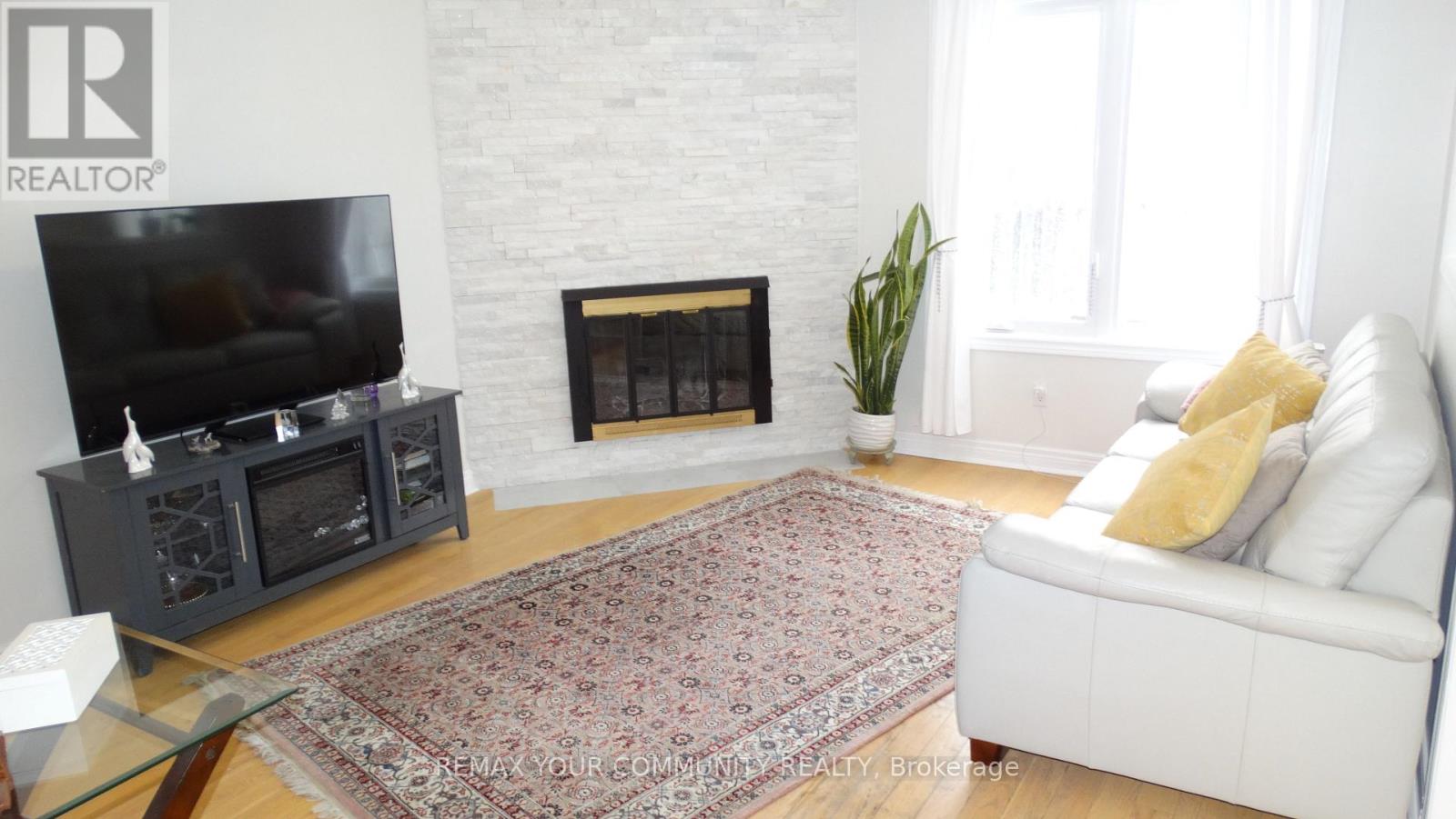 22 Elmpark Court, Richmond Hill (Devonsleigh), Ontario  L4C 9T8 - Photo 19 - N12886236