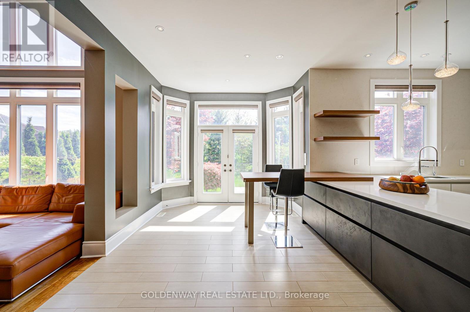 229 Hunterwood Chase, Vaughan, Ontario  L6A 4R2 - Photo 15 - N12886244