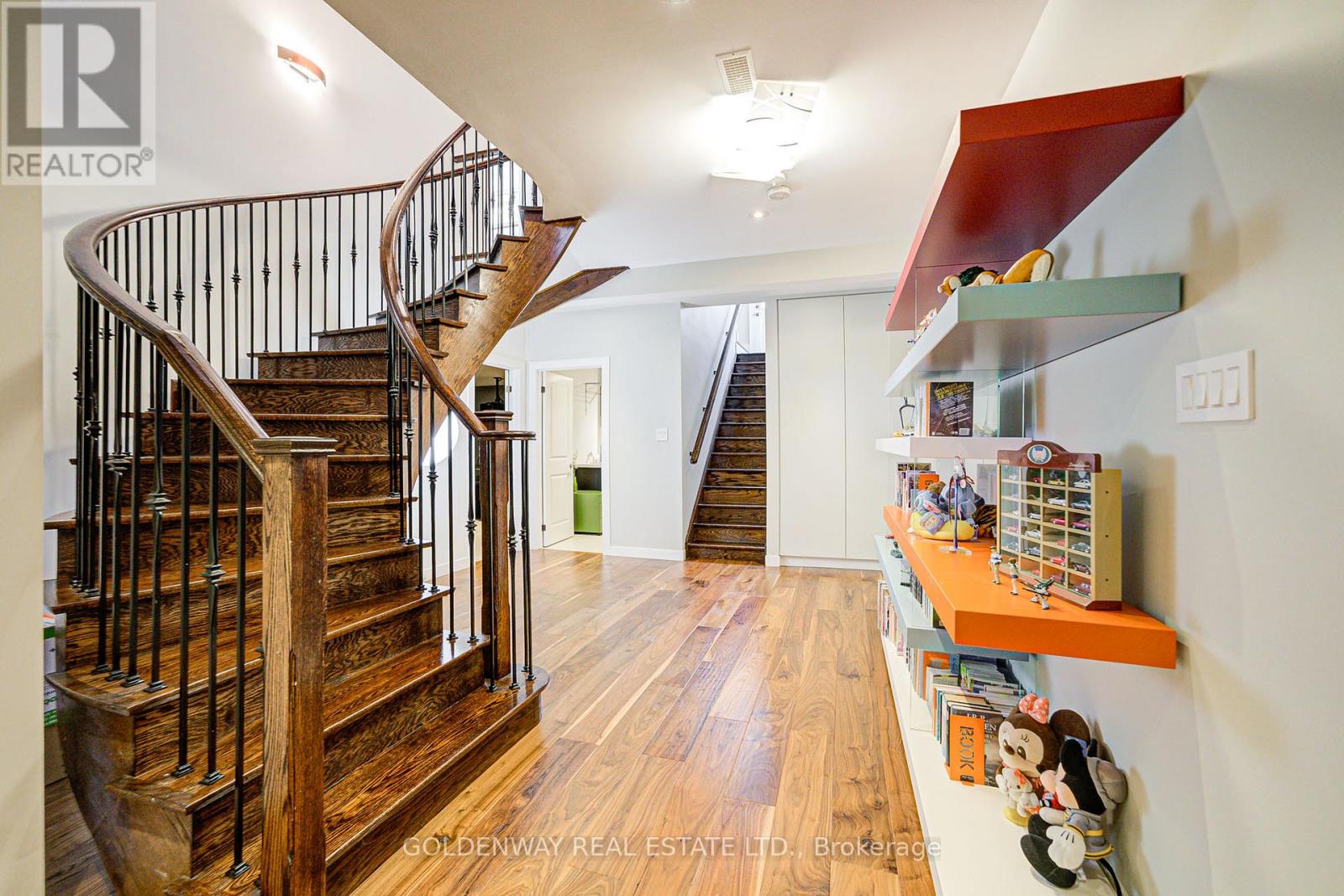 229 Hunterwood Chase, Vaughan, Ontario  L6A 4R2 - Photo 42 - N12886244