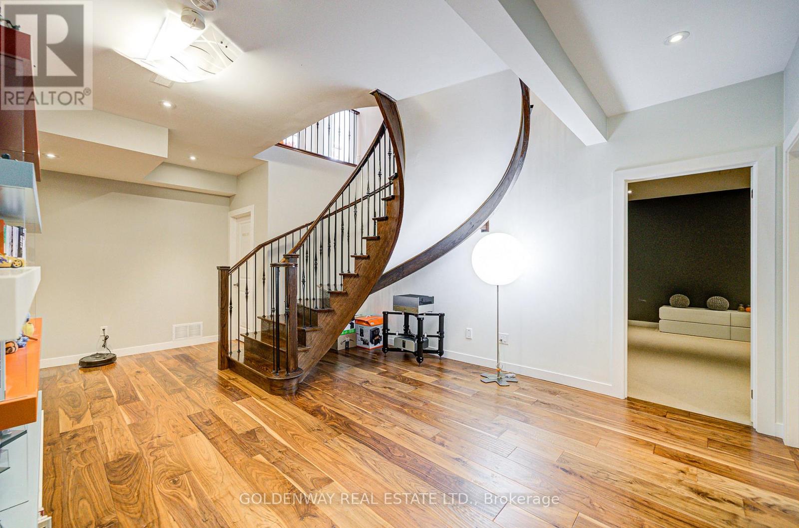 229 Hunterwood Chase, Vaughan, Ontario  L6A 4R2 - Photo 44 - N12886244