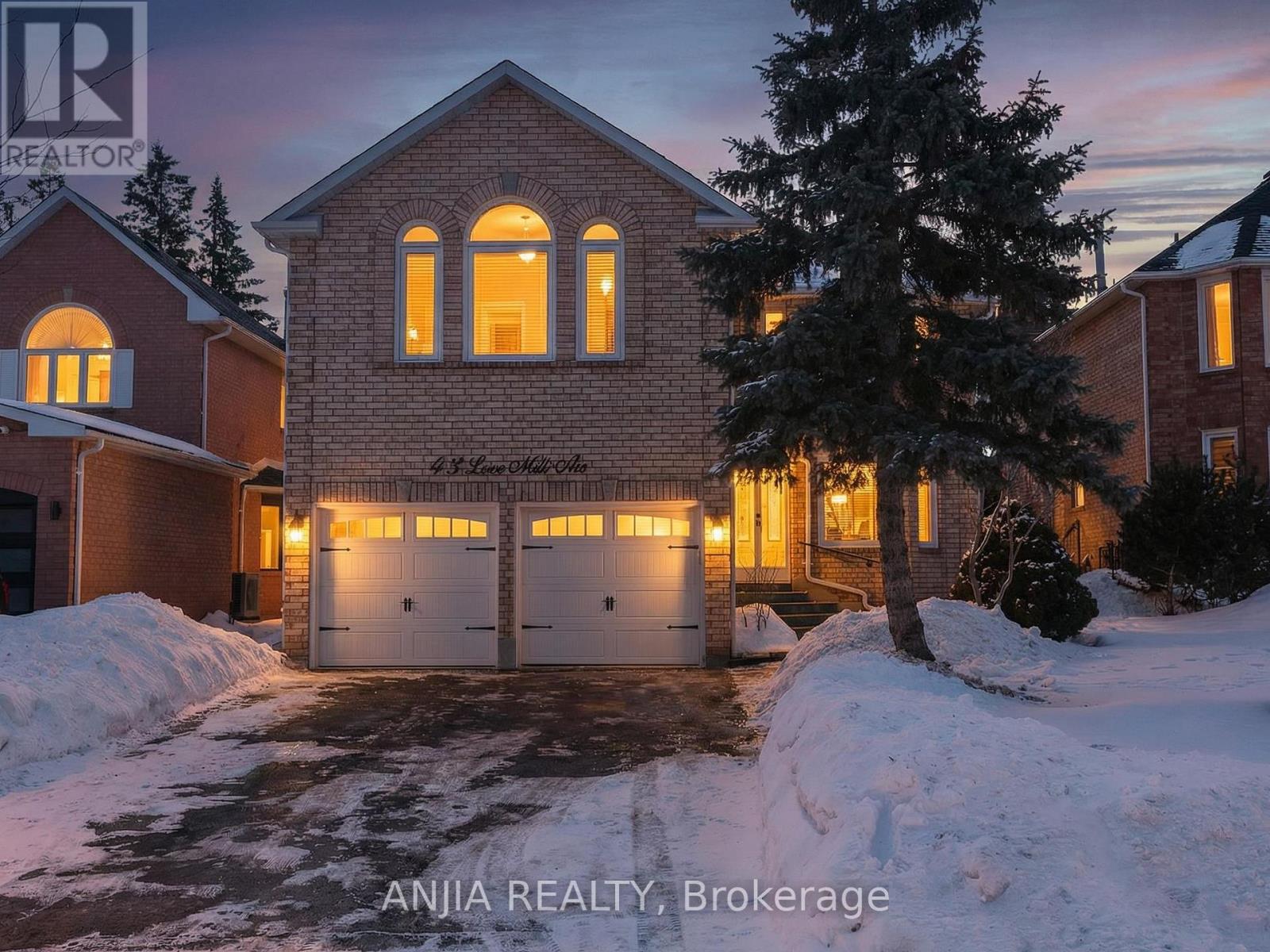 43 Leno Mills Avenue, Richmond Hill, Ontario  L4S 1C2 - Photo 4 - N12886264