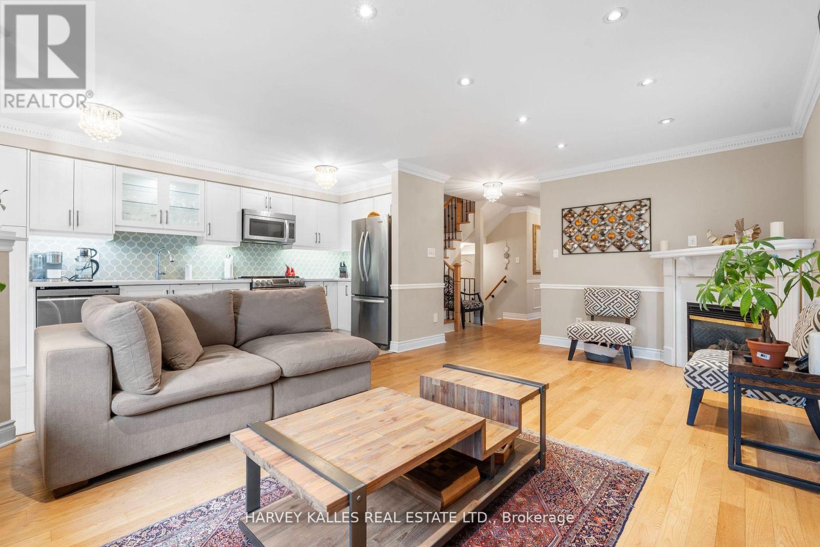 62 Kalmar Crescent, Richmond Hill, Ontario L4E 3Z4 - Photo 9 - N12886276