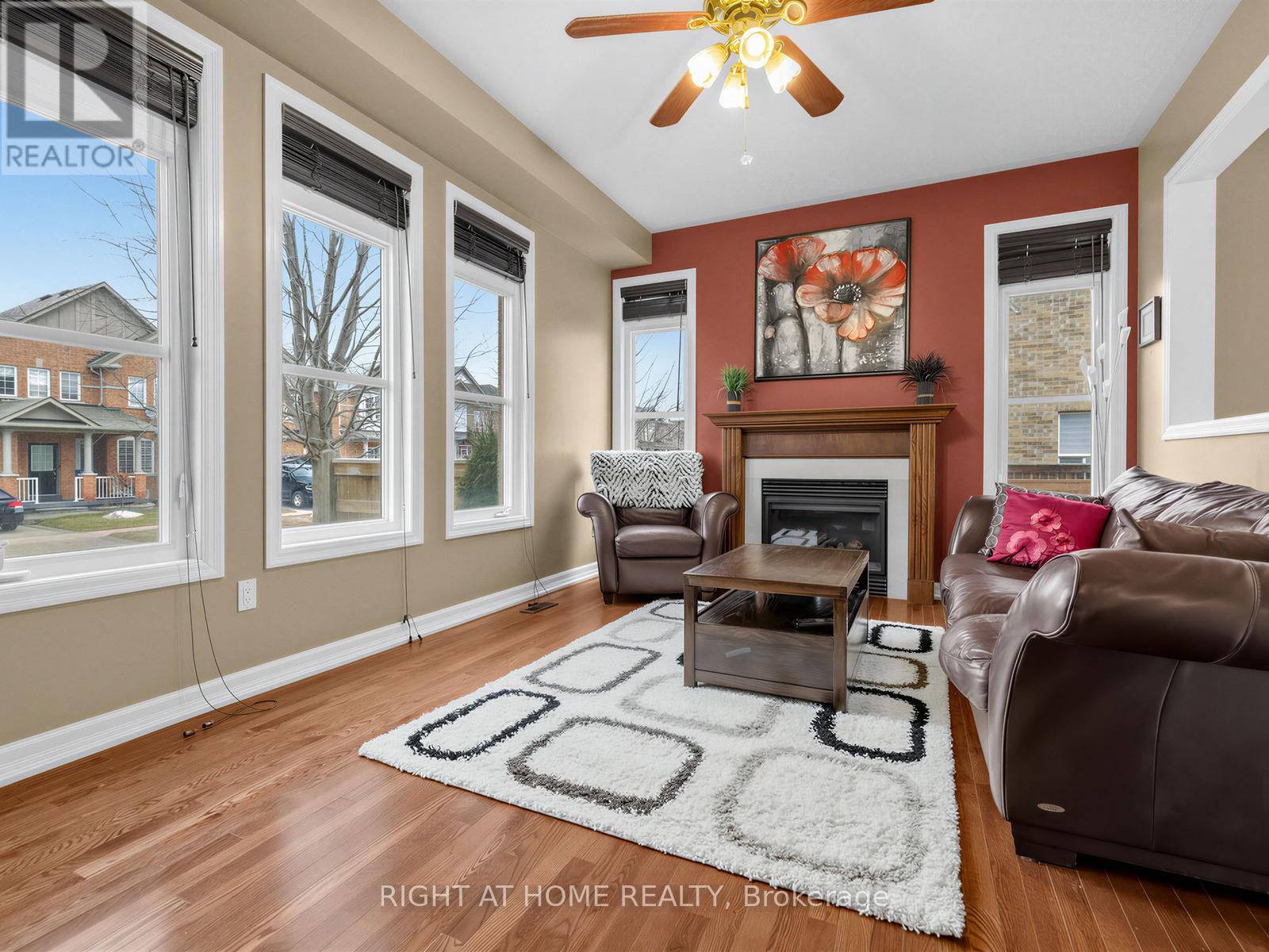 48 Harriet Crescent, Whitchurch-Stouffville (Stouffville), Ontario  L4A 0T3 - Photo 10 - N12886300