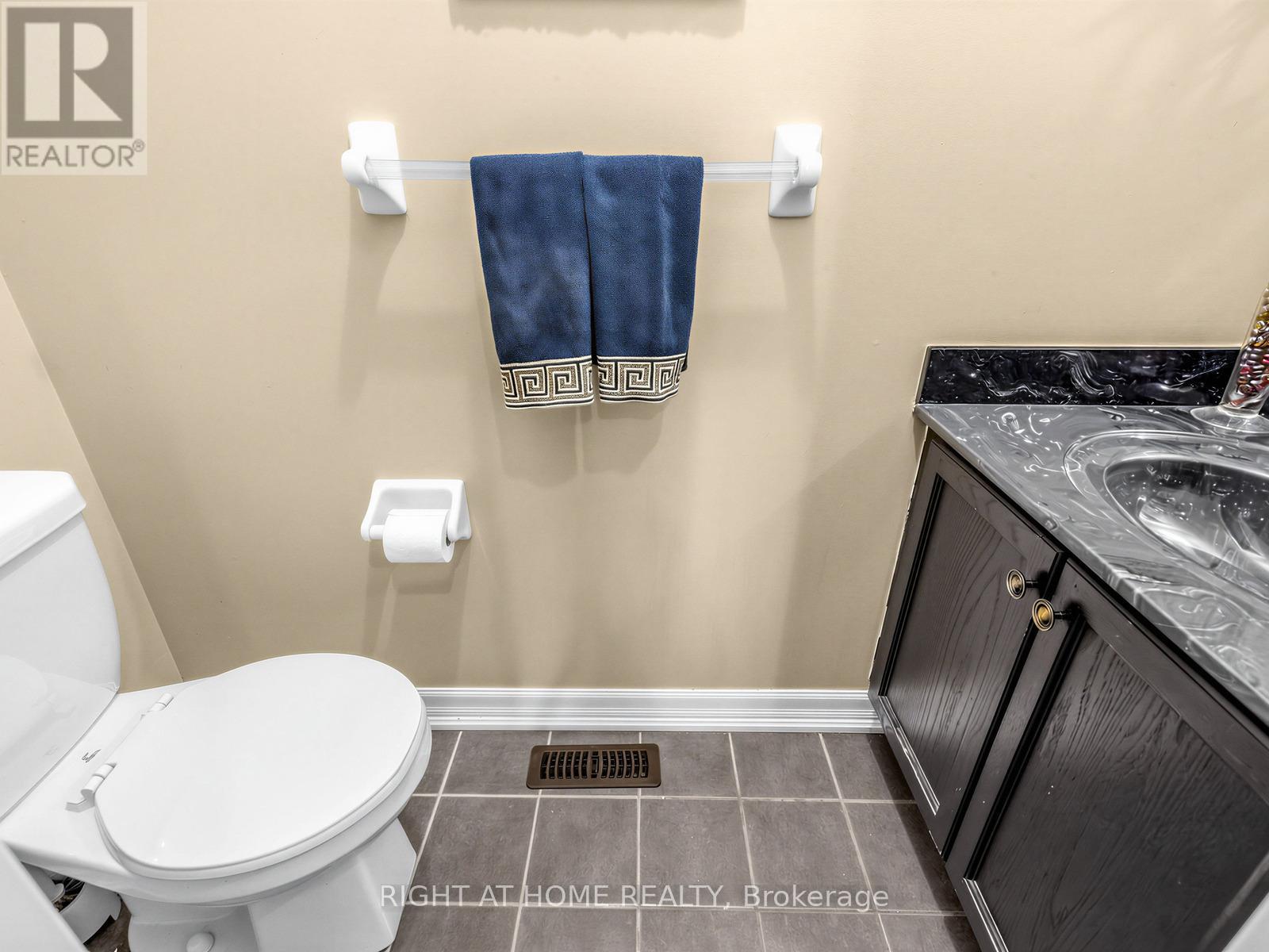 48 Harriet Crescent, Whitchurch-Stouffville (Stouffville), Ontario  L4A 0T3 - Photo 19 - N12886300