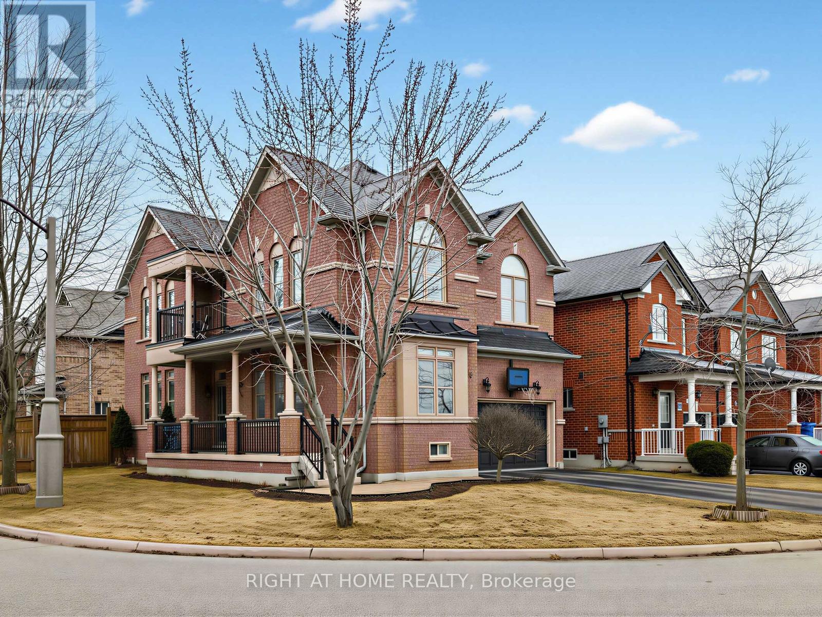 48 Harriet Crescent, Whitchurch-Stouffville (Stouffville), Ontario  L4A 0T3 - Photo 2 - N12886300