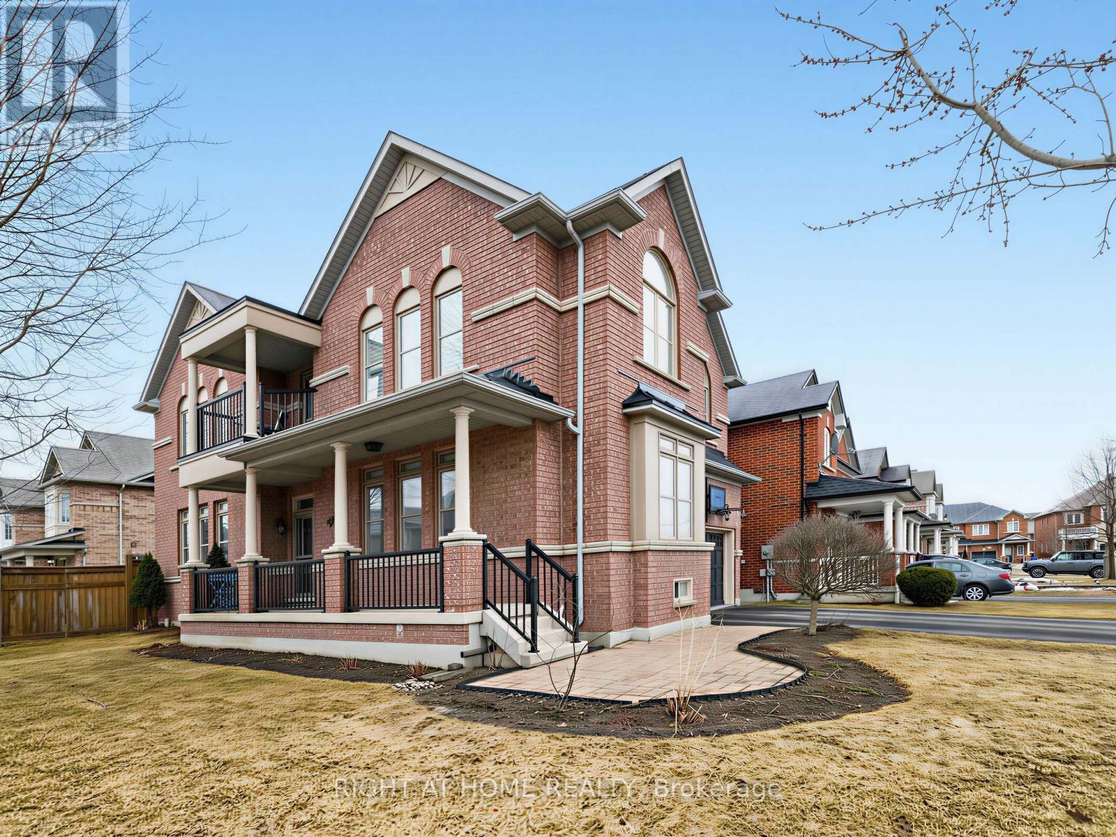 48 Harriet Crescent, Whitchurch-Stouffville (Stouffville), Ontario  L4A 0T3 - Photo 3 - N12886300