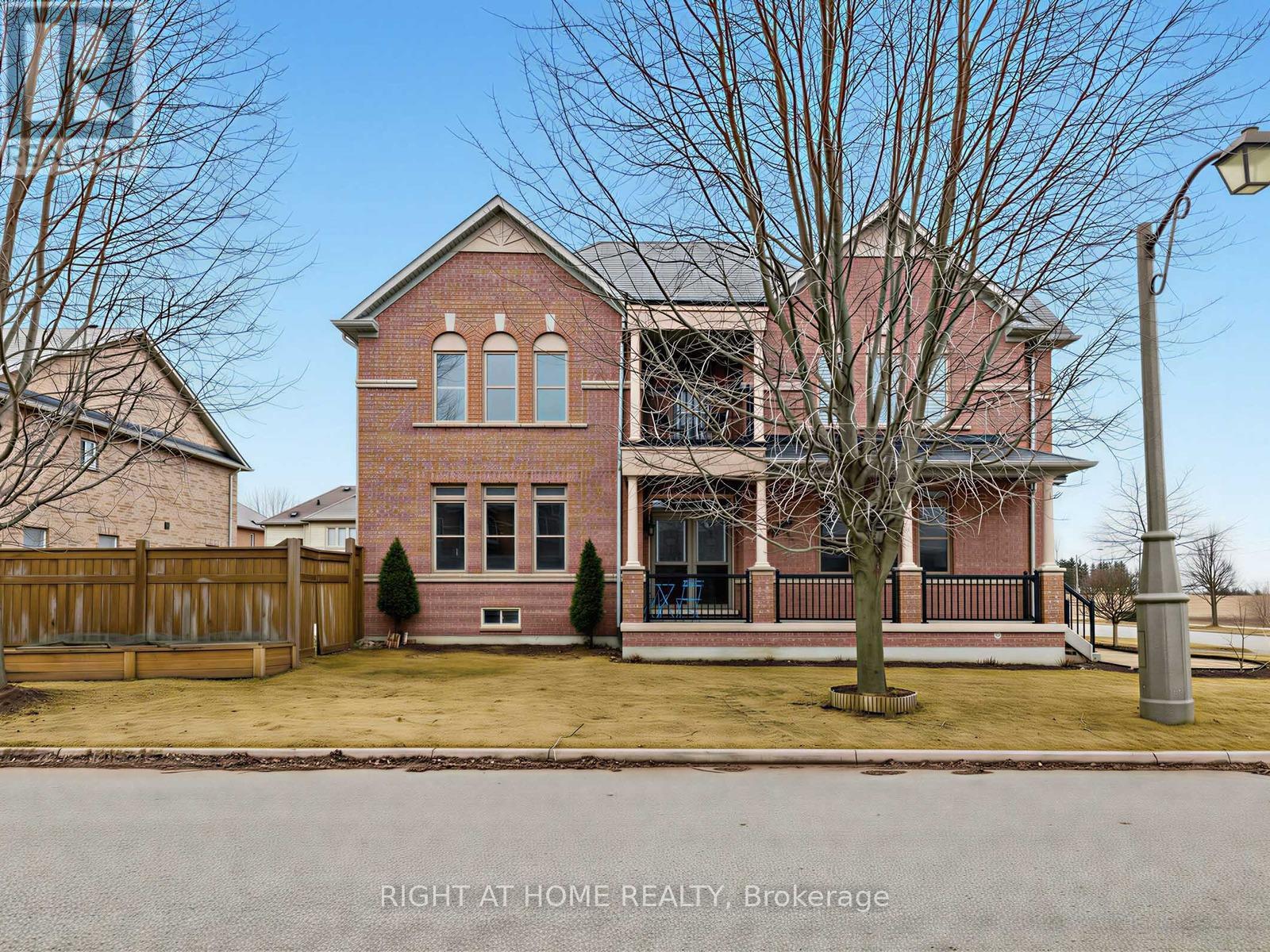 48 Harriet Crescent, Whitchurch-Stouffville (Stouffville), Ontario  L4A 0T3 - Photo 4 - N12886300