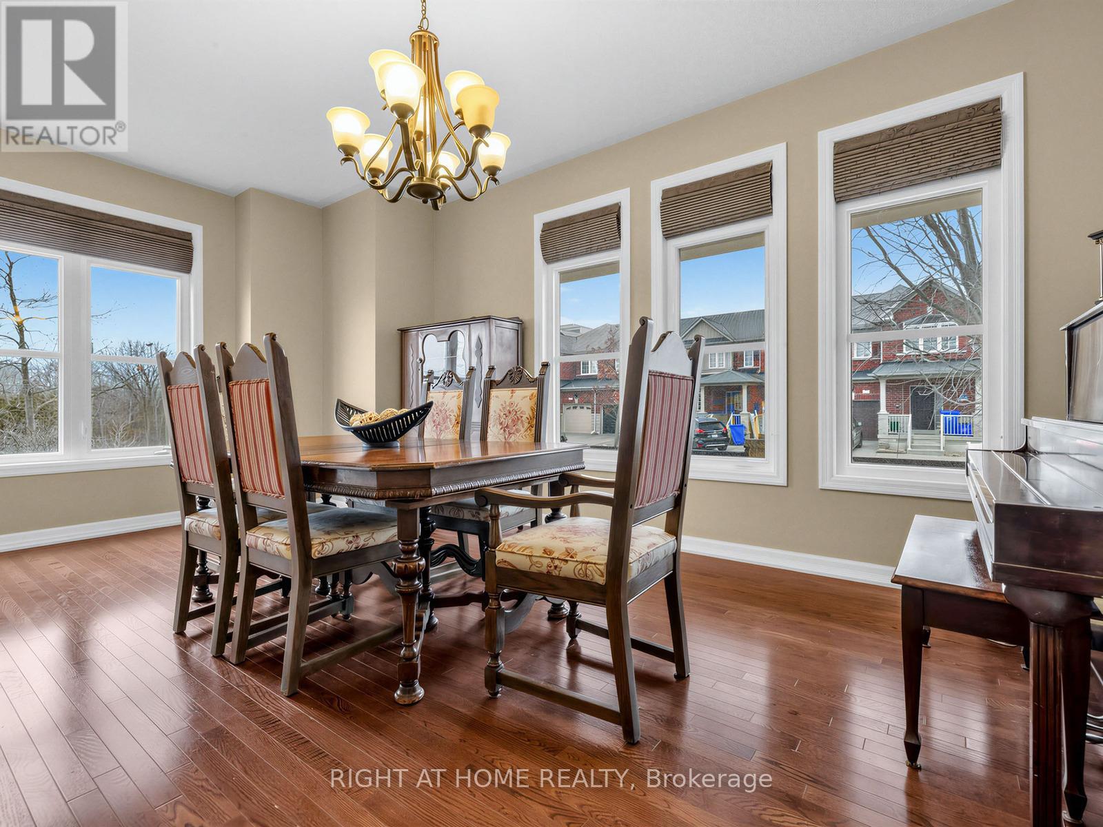 48 Harriet Crescent, Whitchurch-Stouffville (Stouffville), Ontario  L4A 0T3 - Photo 8 - N12886300