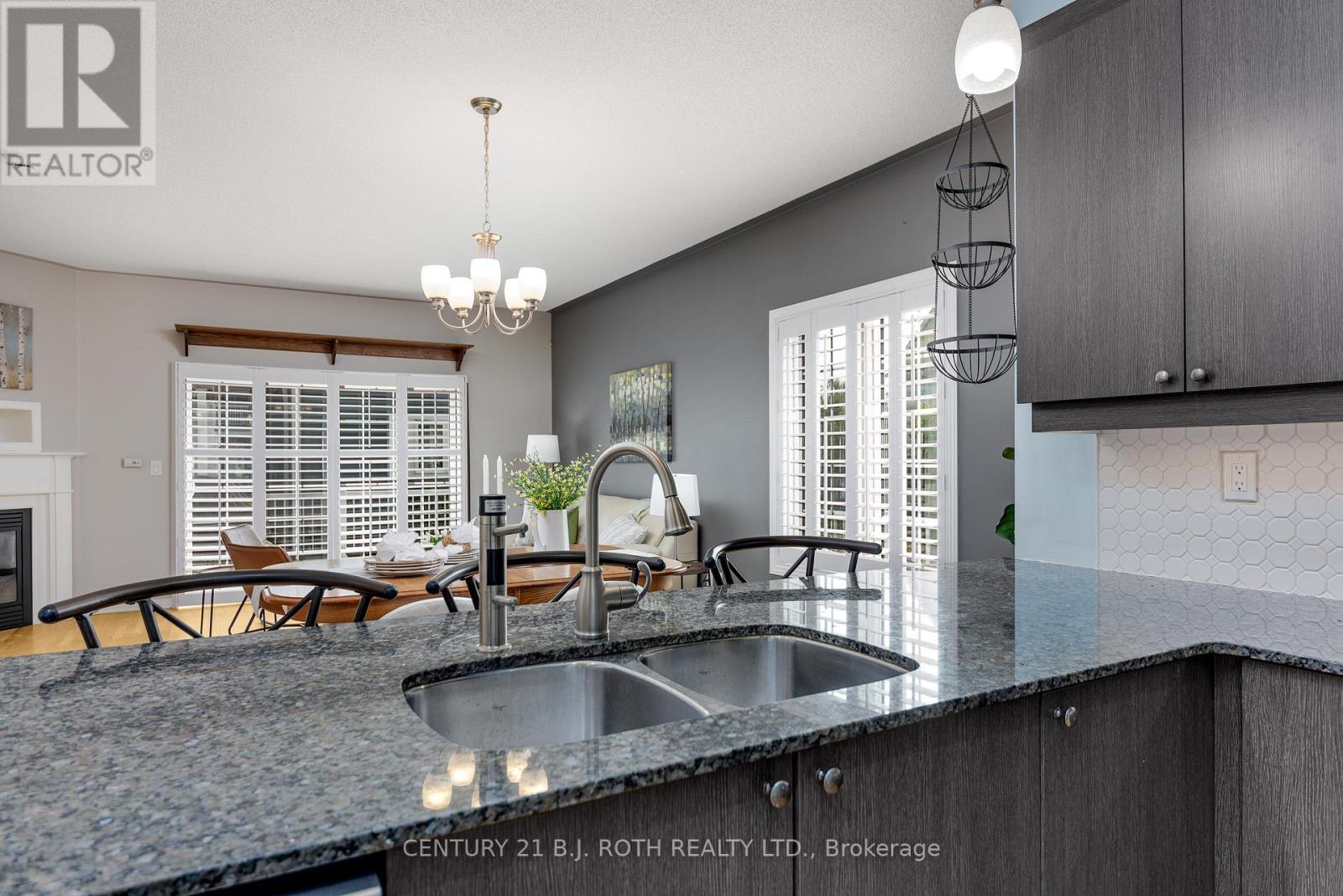 3327 Summerhill Way N, Severn (West Shore), Ontario L3V 0E1 - Photo 12 - S12886250