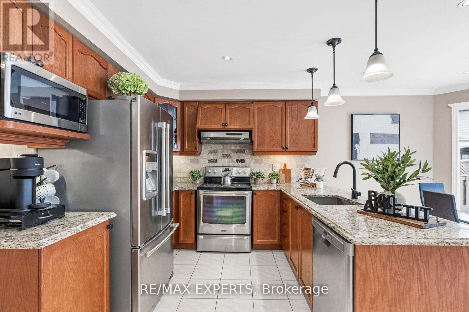 182 Waterbury Street, Caledon, Ontario  L7E 2H9 - Photo 5 - W12886196