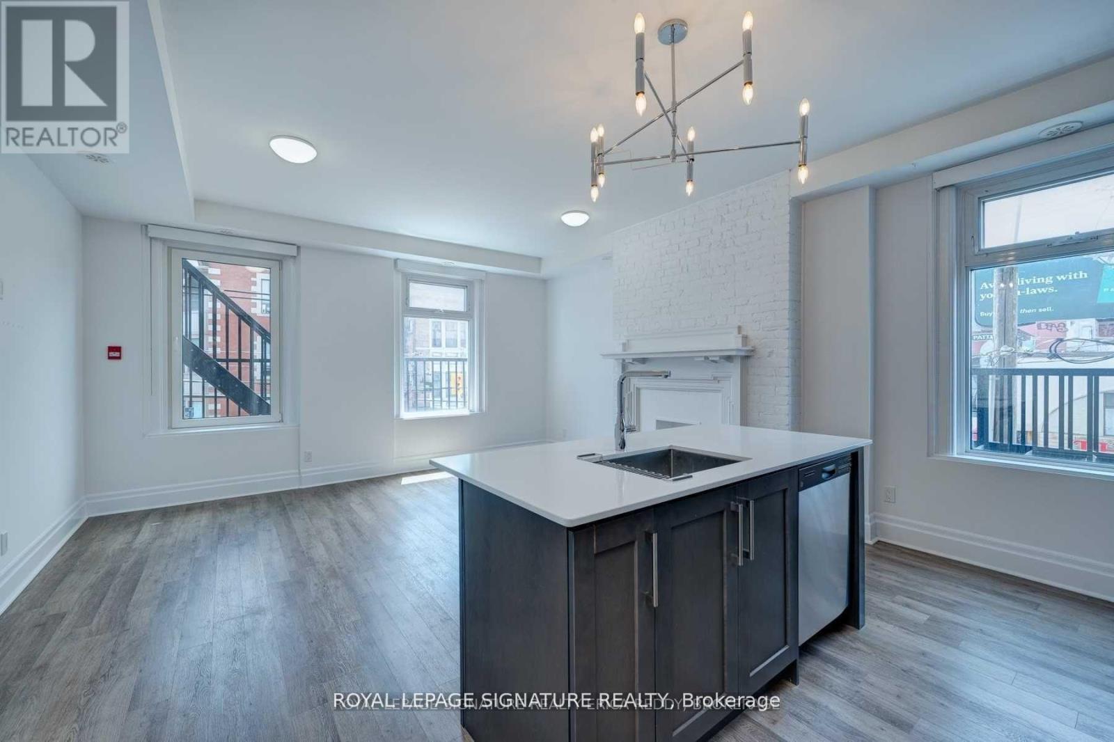 2a - 1 Lansdowne Avenue, Toronto (Roncesvalles), Ontario  M6K 1M2 - Photo 8 - W12886214