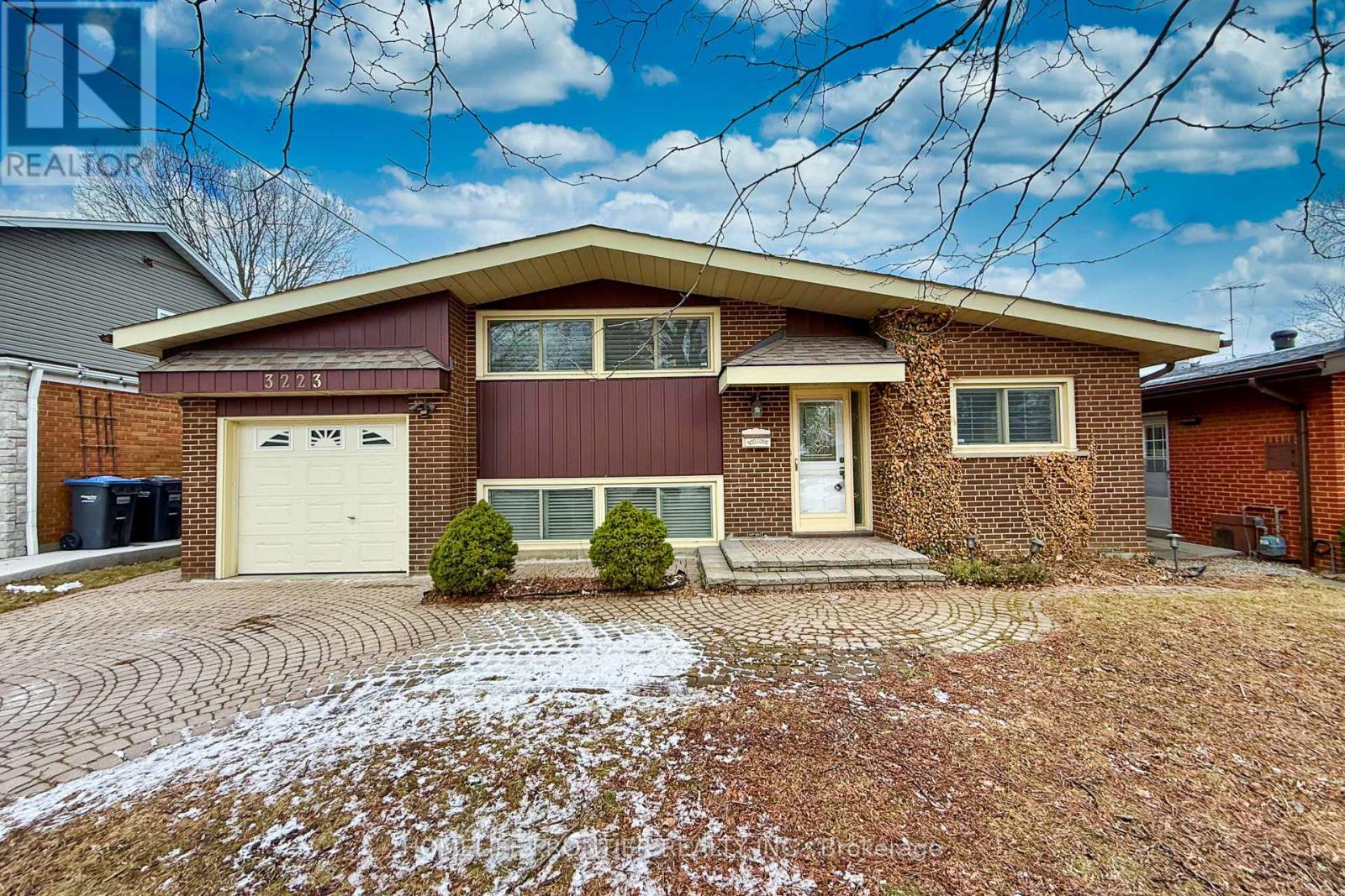 3223 Constitution Boulevard, Mississauga, Ontario  L4Y 2Z1 - Photo 4 - W12886238