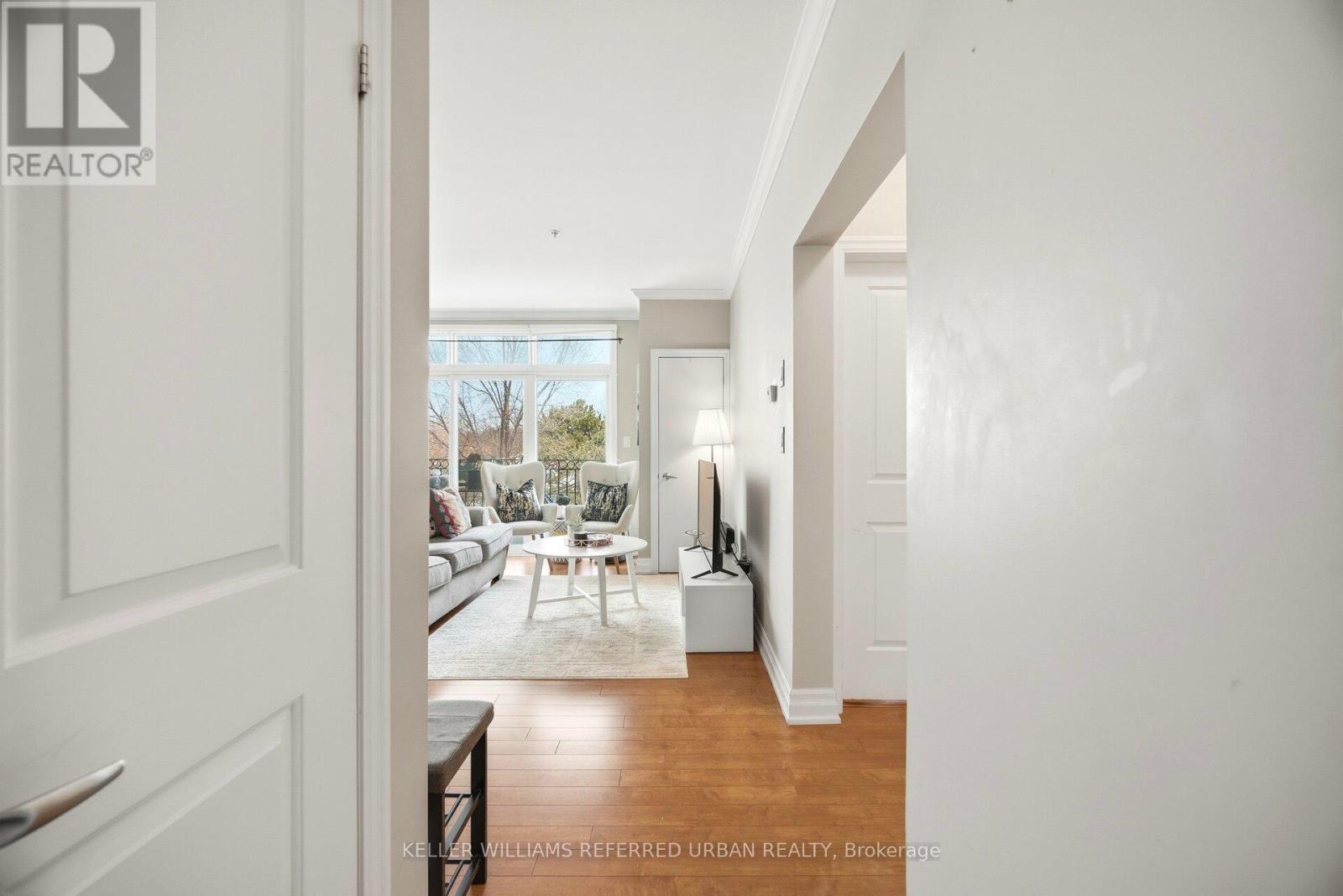 305 - 459 Kerr Street, Oakville (Co Central), Ontario  L6K 3C2 - Photo 3 - W12886274