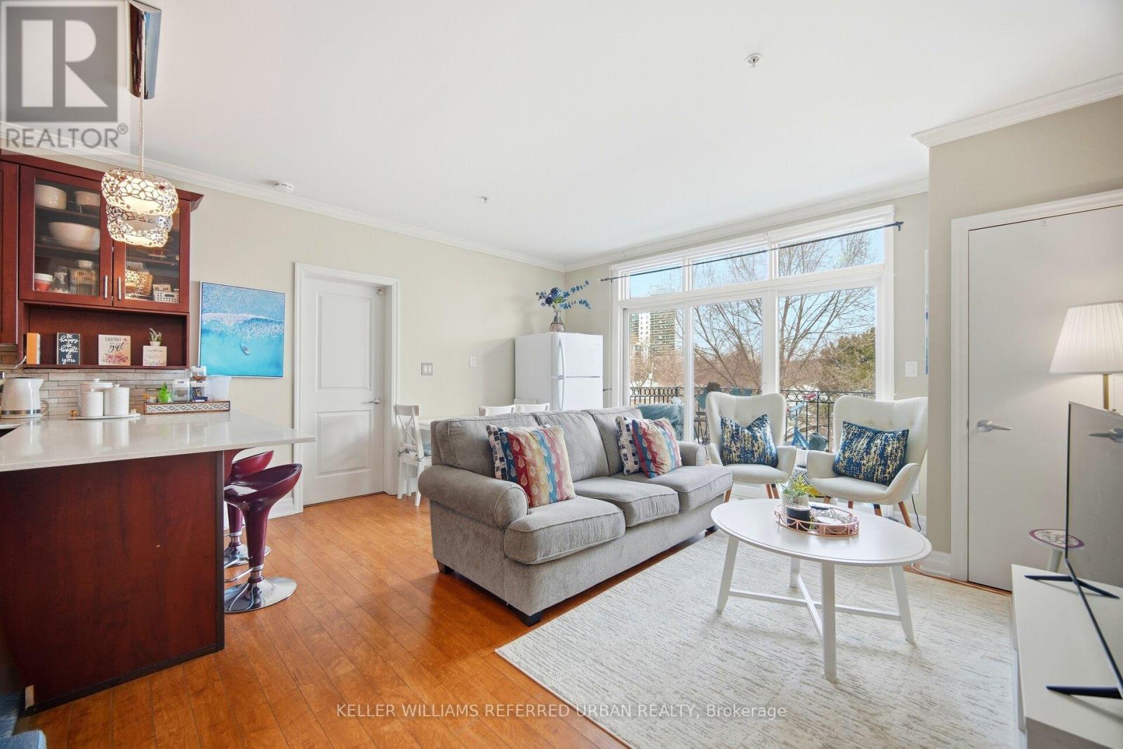 305 - 459 Kerr Street, Oakville (Co Central), Ontario  L6K 3C2 - Photo 4 - W12886274