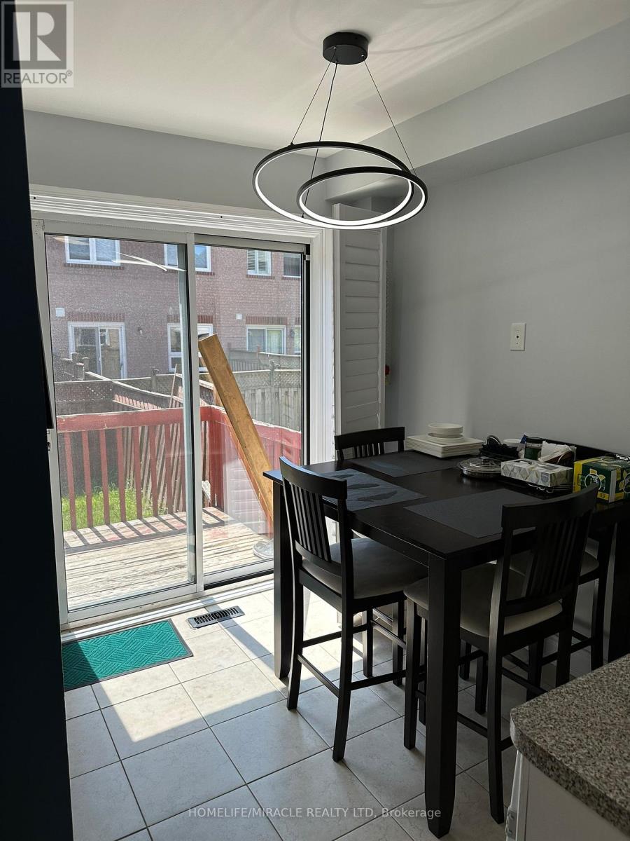 3918 Zenith Court, Mississauga (Lisgar), Ontario  L5N 7H7 - Photo 10 - W12886282