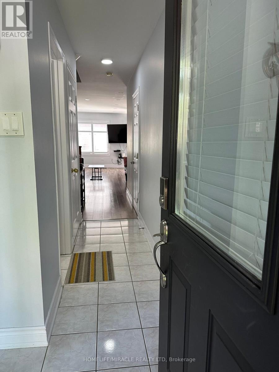 3918 Zenith Court, Mississauga (Lisgar), Ontario  L5N 7H7 - Photo 3 - W12886282