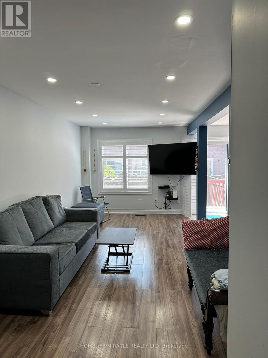 3918 Zenith Court, Mississauga (Lisgar), Ontario  L5N 7H7 - Photo 6 - W12886282