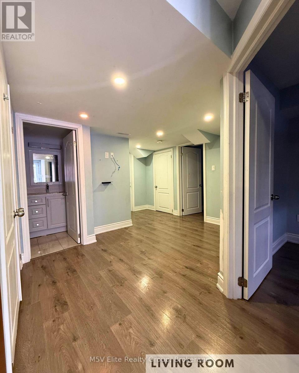 140 Queen Mary Drive, Brampton (Fletcher's Meadow), Ontario  L7A 2R5 - Photo 2 - W12886302