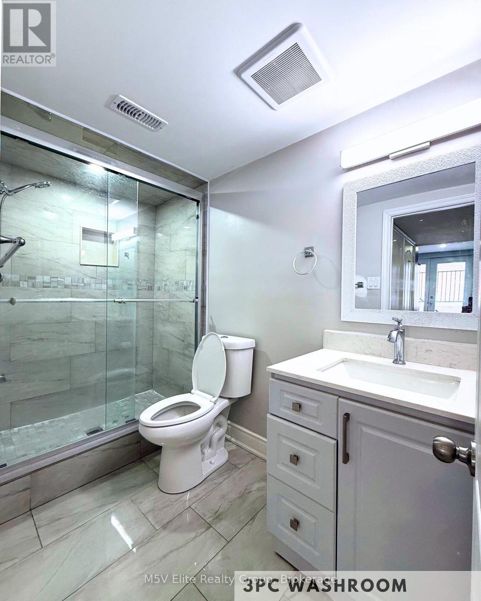 140 Queen Mary Drive, Brampton (Fletcher's Meadow), Ontario  L7A 2R5 - Photo 3 - W12886302