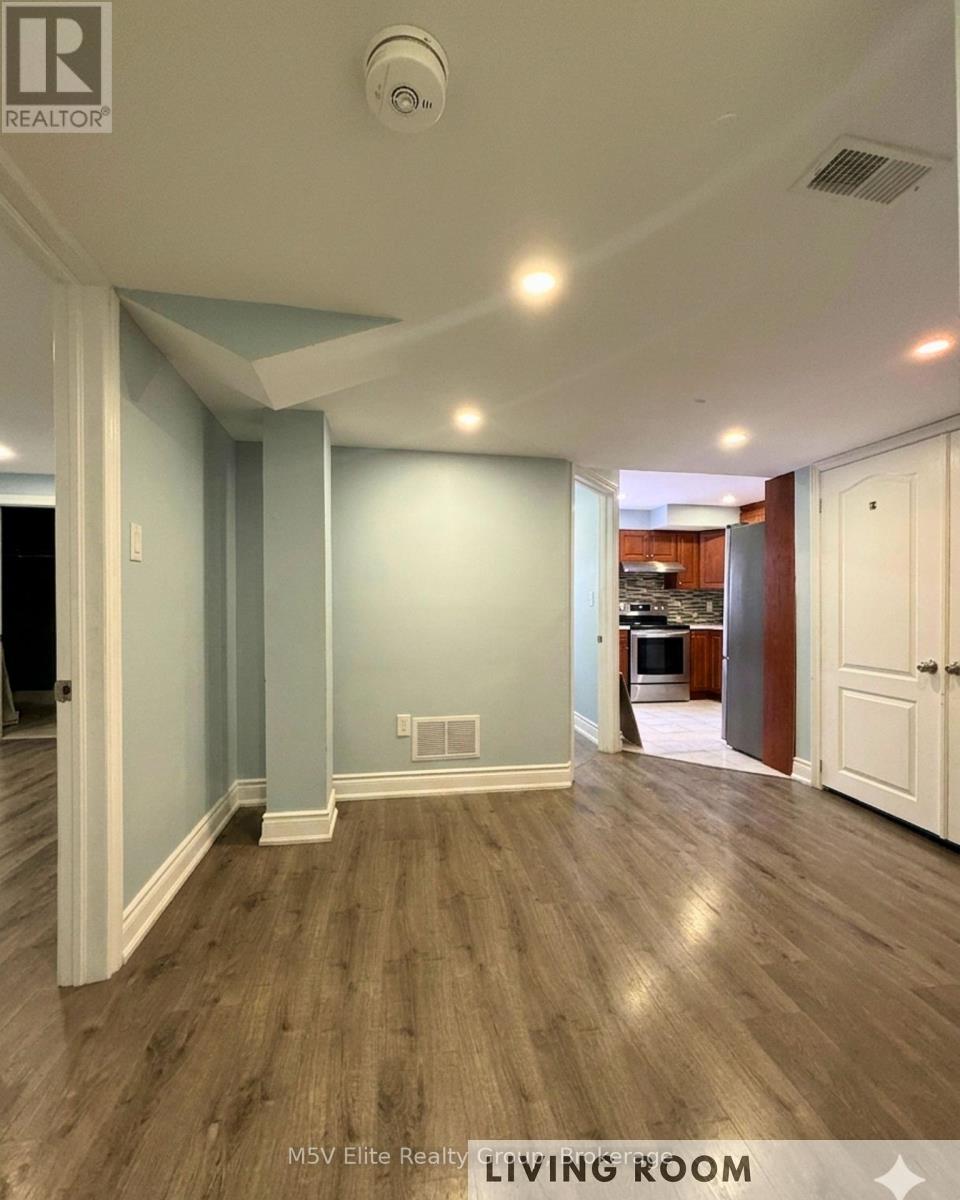 140 Queen Mary Drive, Brampton (Fletcher's Meadow), Ontario  L7A 2R5 - Photo 4 - W12886302