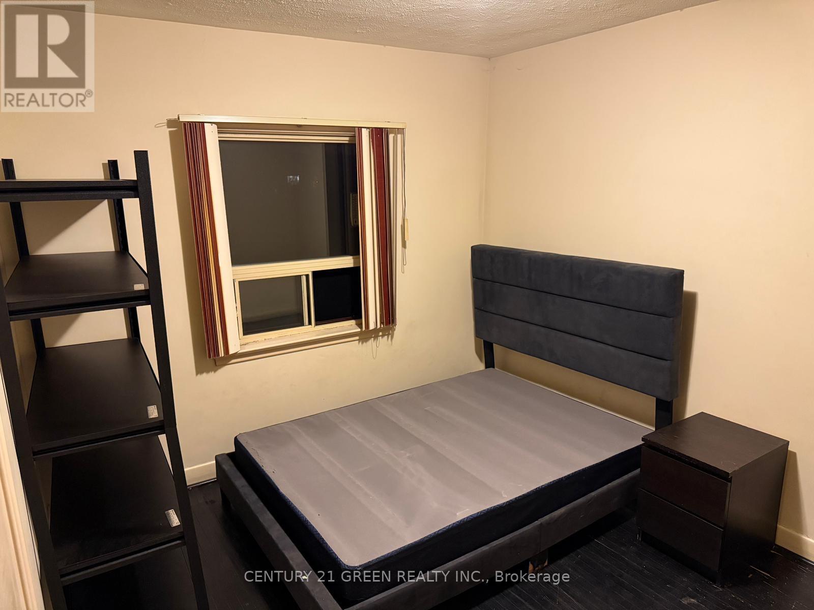 Main - 57 Glen Agar Drive, Toronto, Ontario  M9B 5M2 - Photo 4 - W12886336