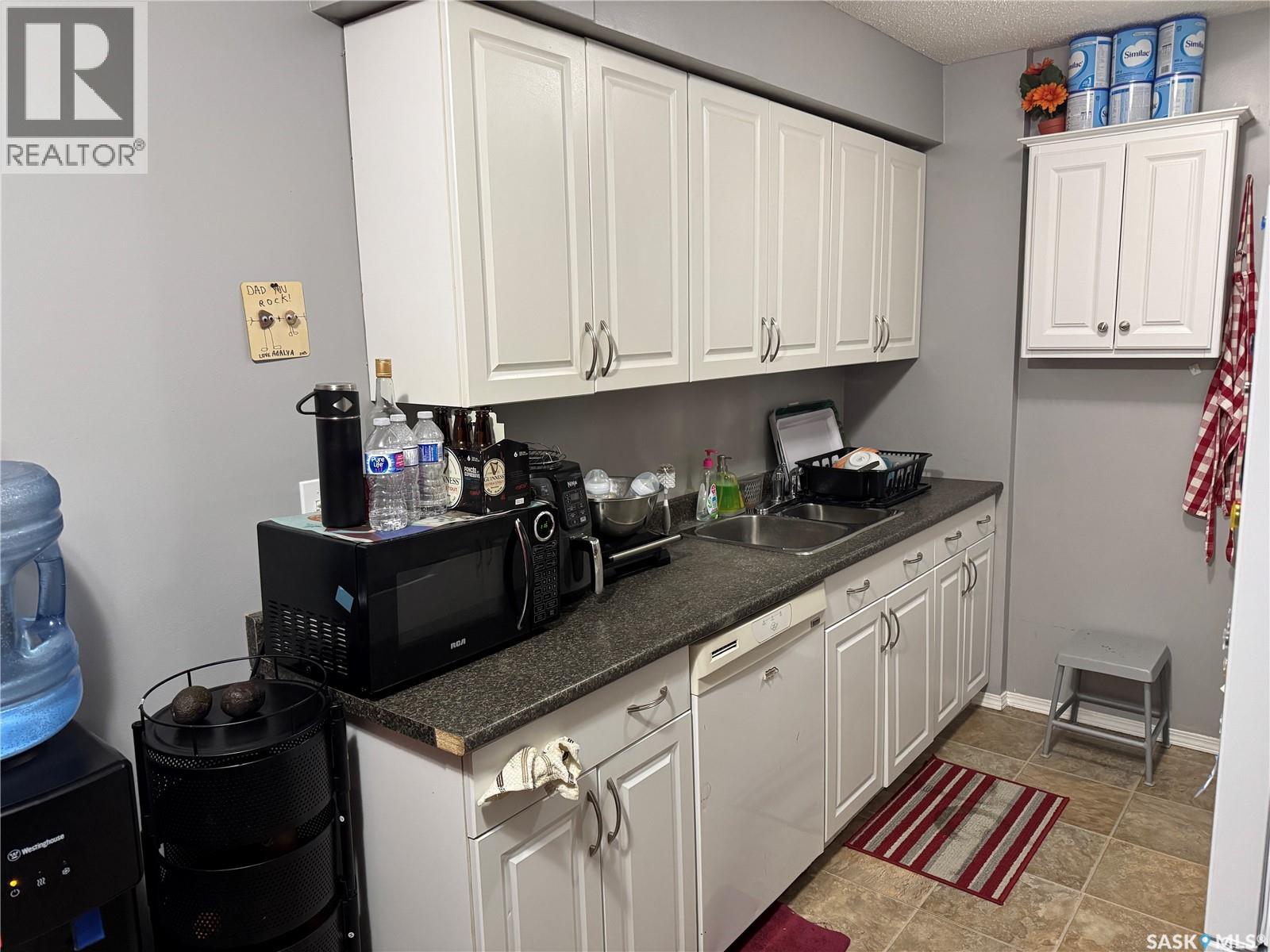 4164 Castle Road, Regina, Saskatchewan  S4S 6A4 - Photo 5 - SK030454