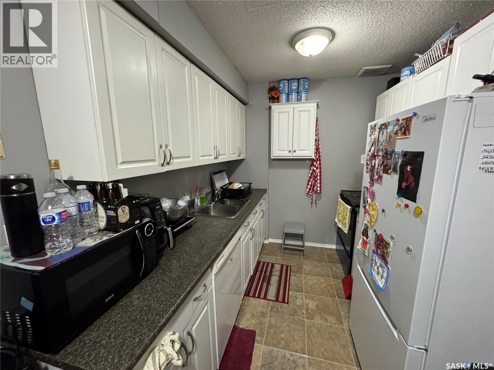 4164 Castle Road, Regina, Saskatchewan  S4S 6A4 - Photo 6 - SK030454