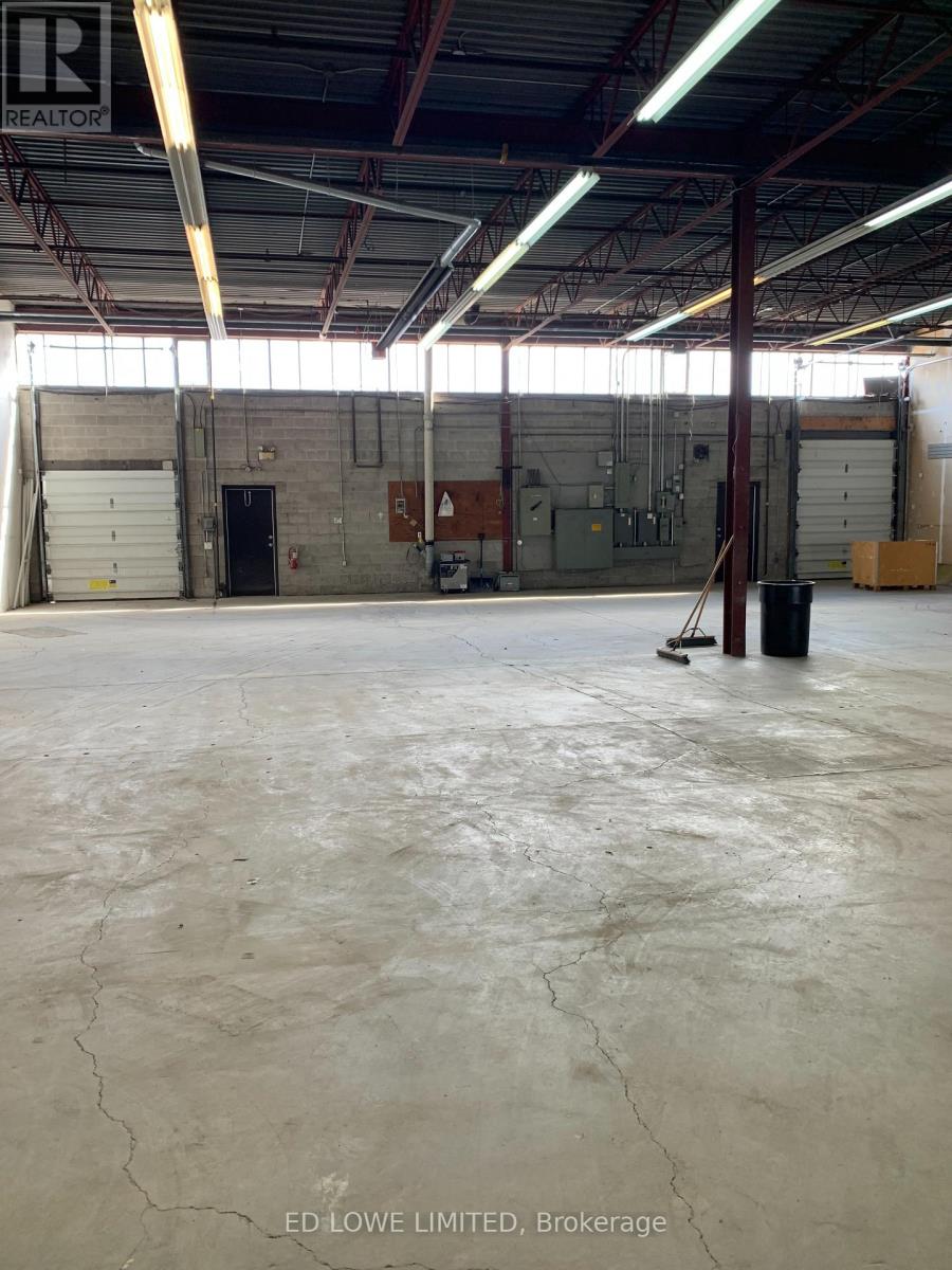 8 & 9 - 220 Bayview Drive, Barrie, Ontario L4N 4Y8 - Photo 11 - S12885982