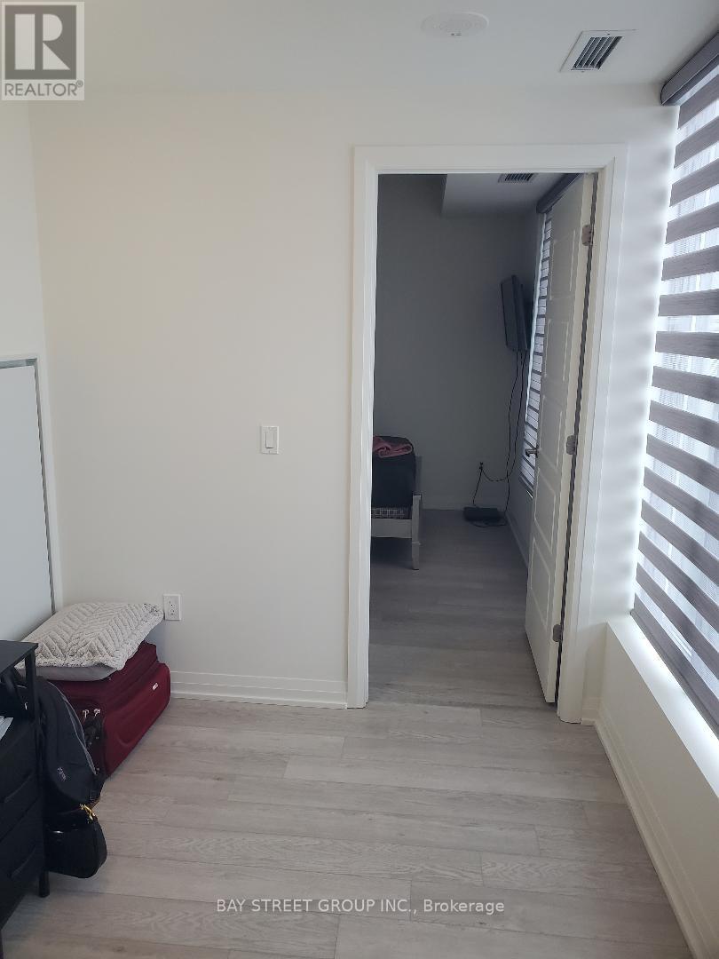 1101 - 1415 Dundas Street E, Oakville, Ontario  L6H 8A3 - Photo 5 - W12871914