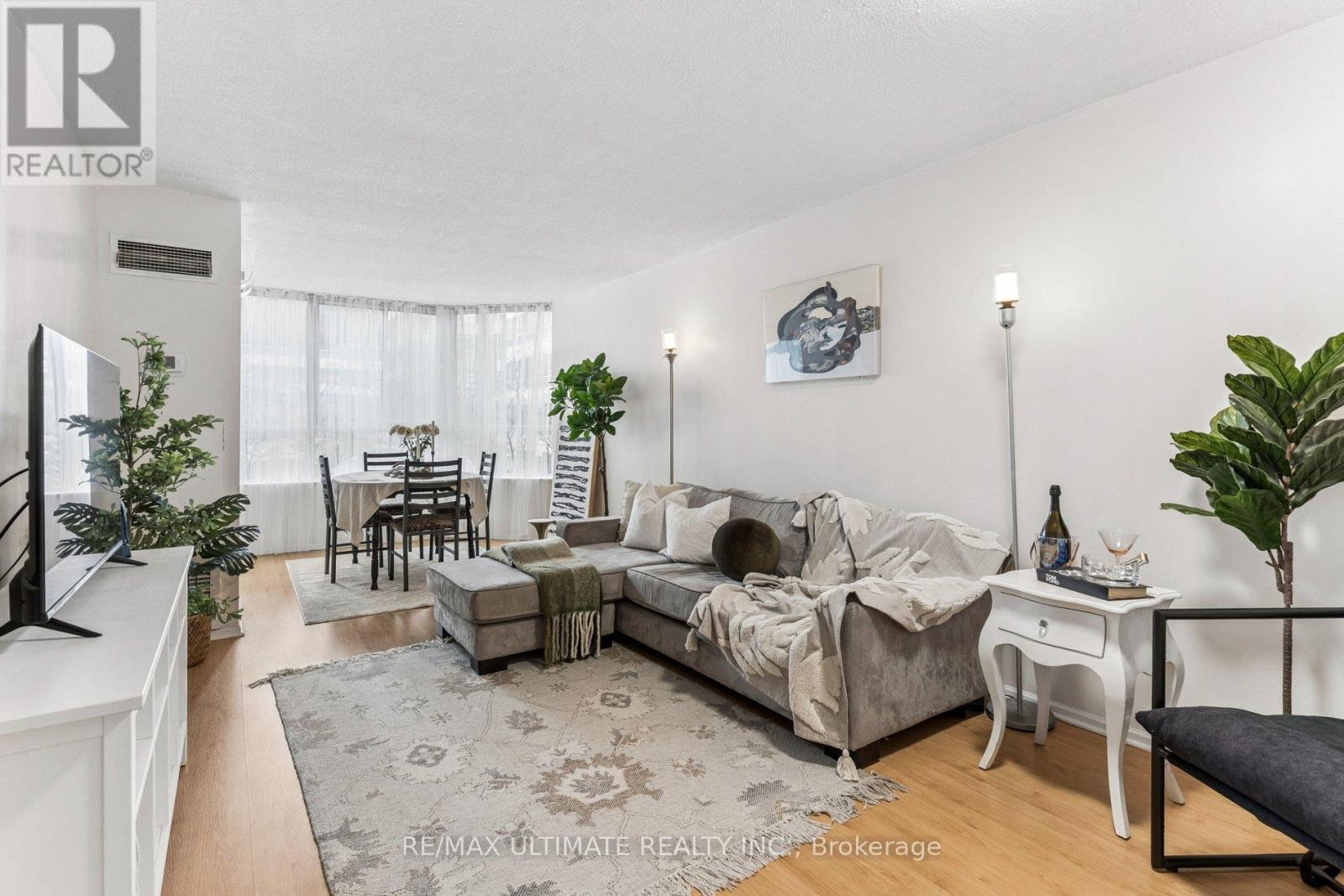 403 - 717 BAY STREET, Toronto, Ontario